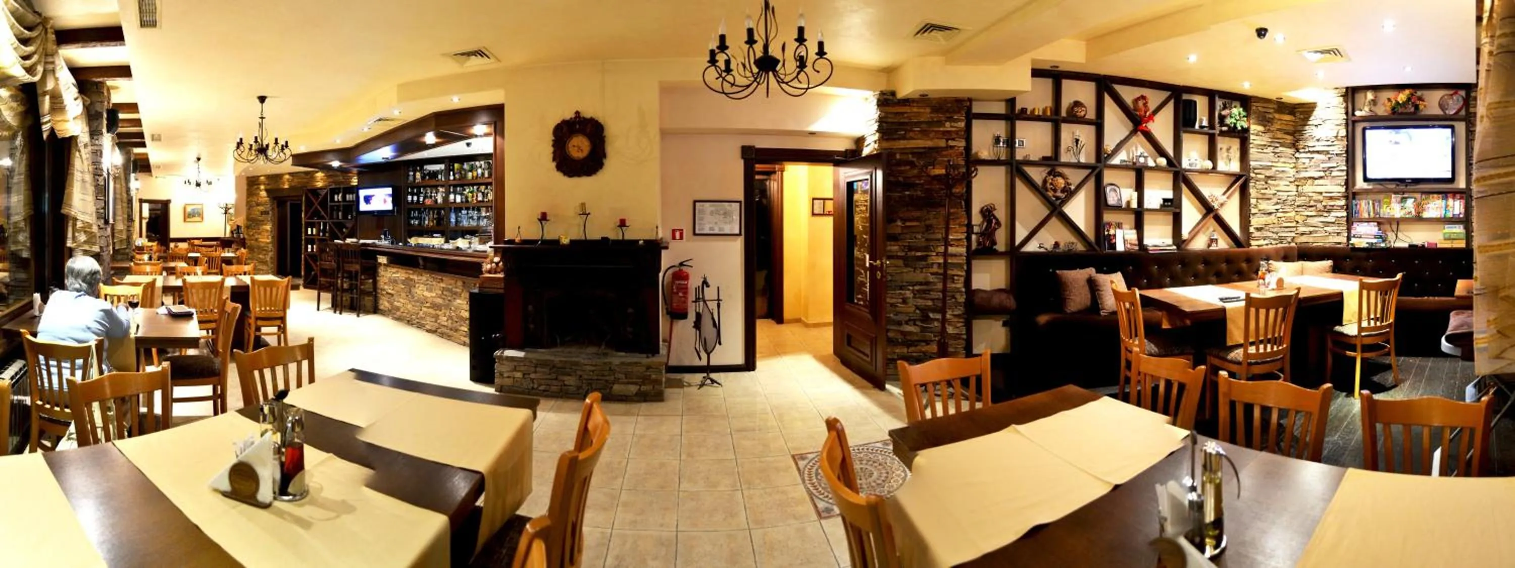 Restaurant/places to eat in Hotel Iva & Elena
