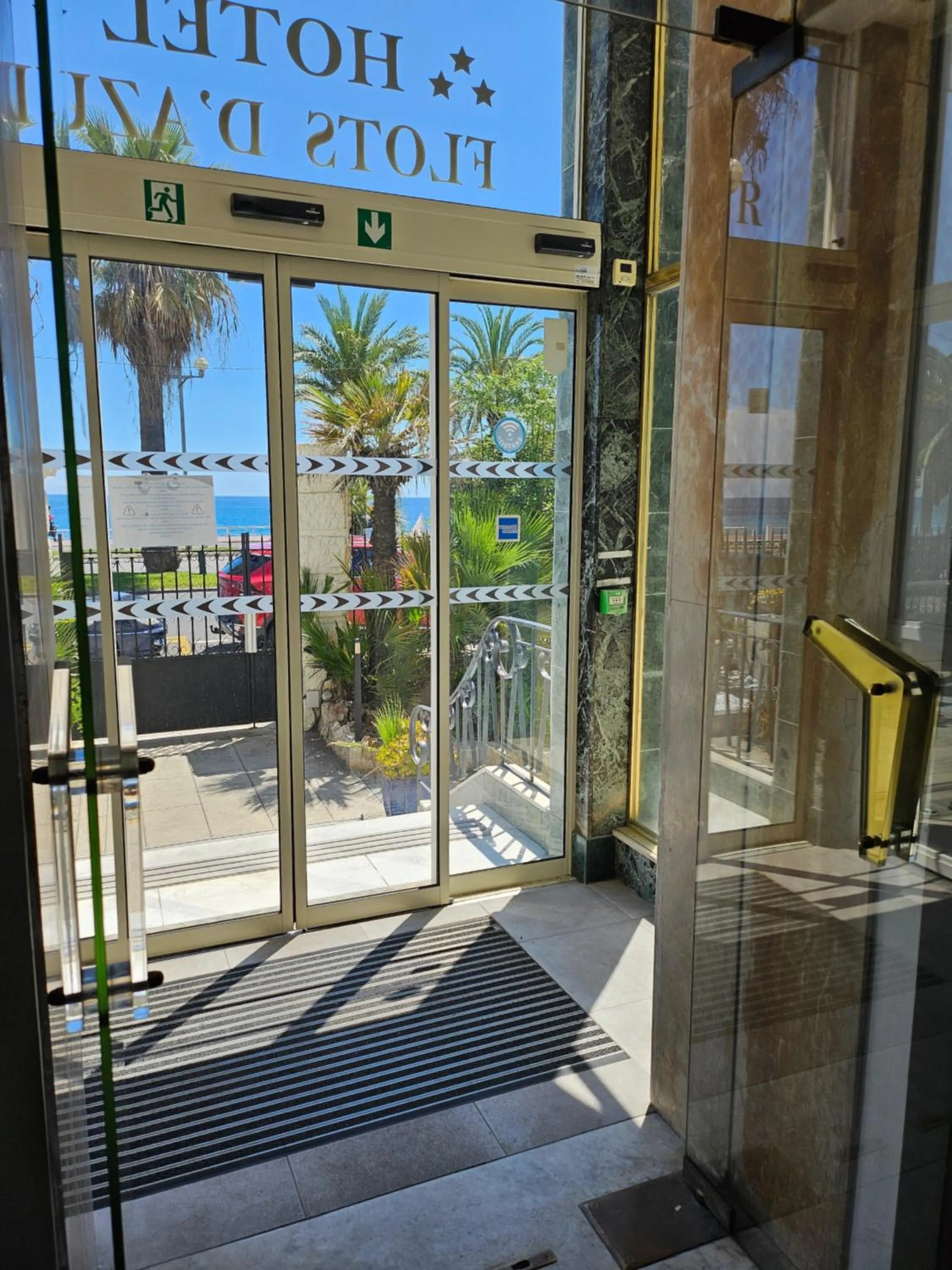 Facade/entrance in Hotel Flots d'Azur Promenade des Anglais