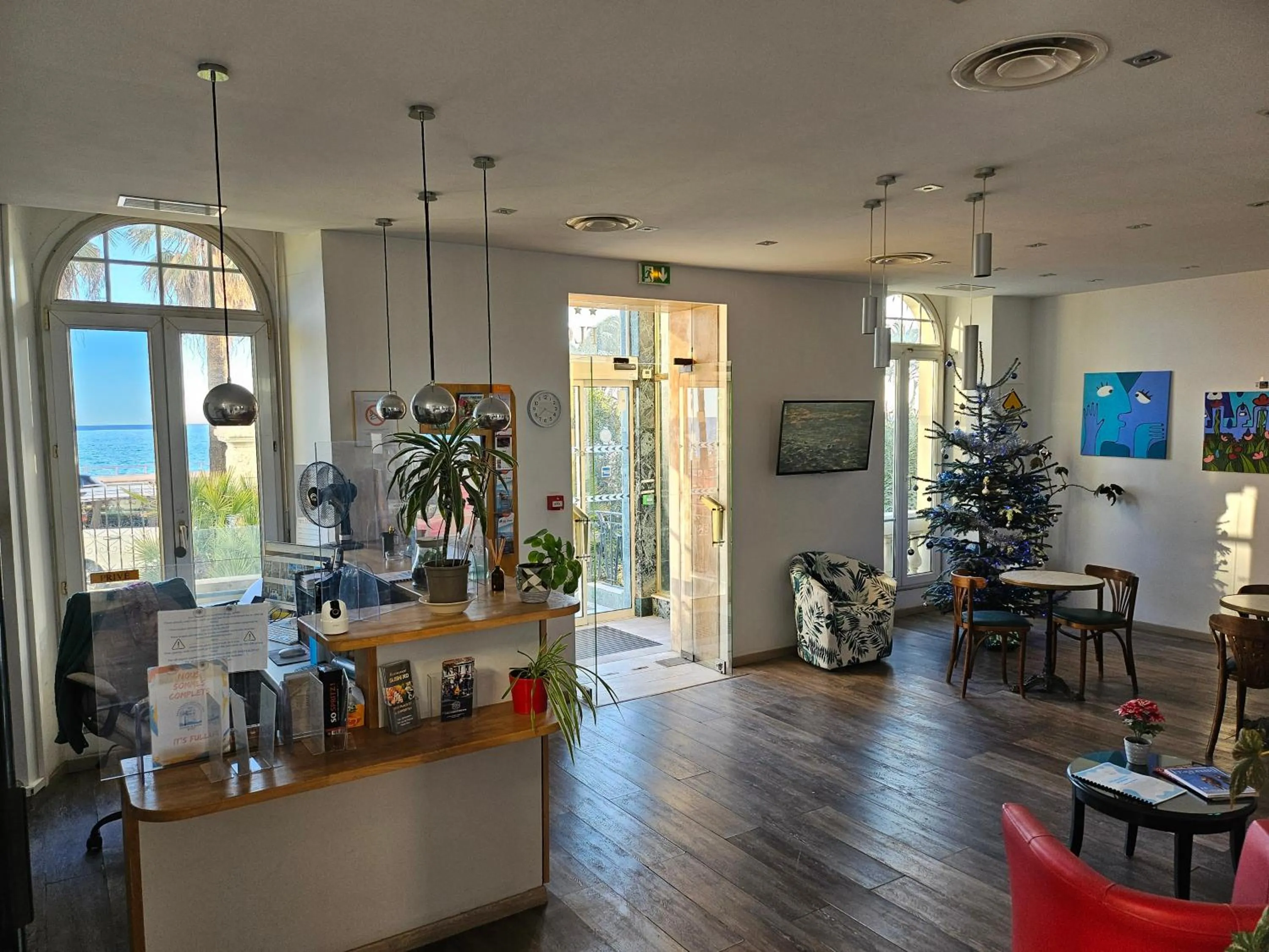 Lobby or reception in Hotel Flots d'Azur Promenade des Anglais