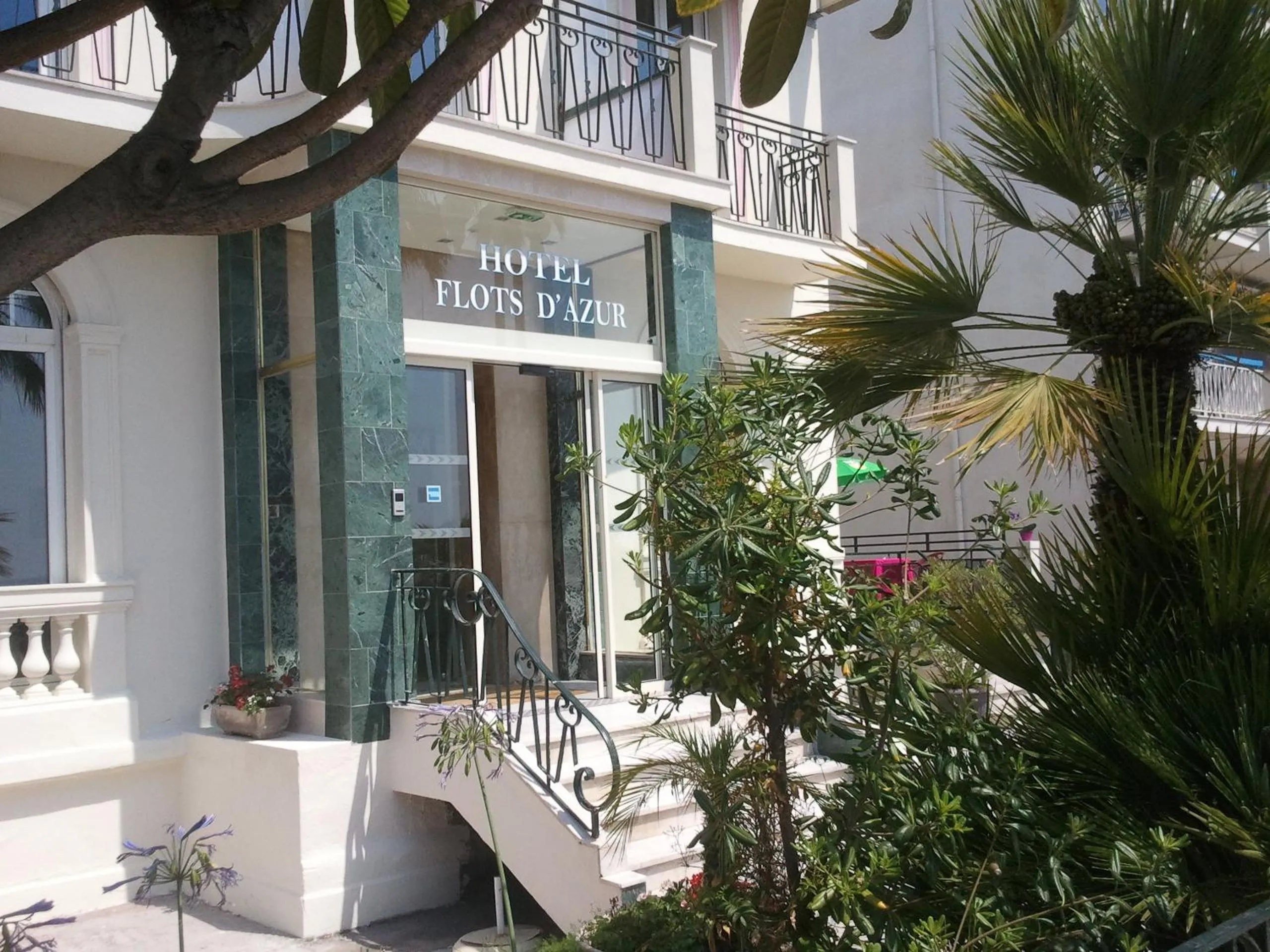 Property building in Hotel Flots d'Azur Promenade des Anglais