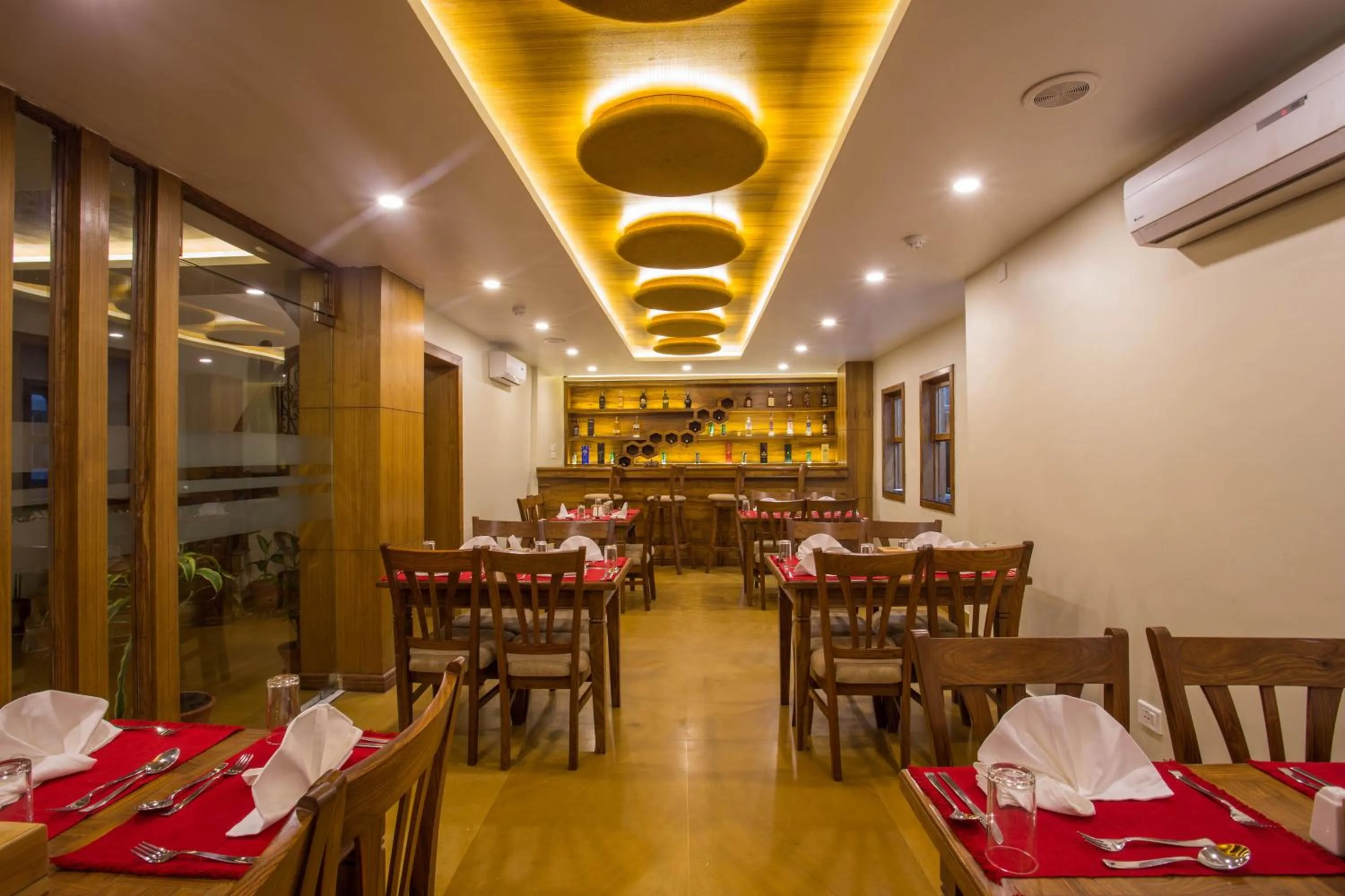 Restaurant/places to eat in Hotel Portland