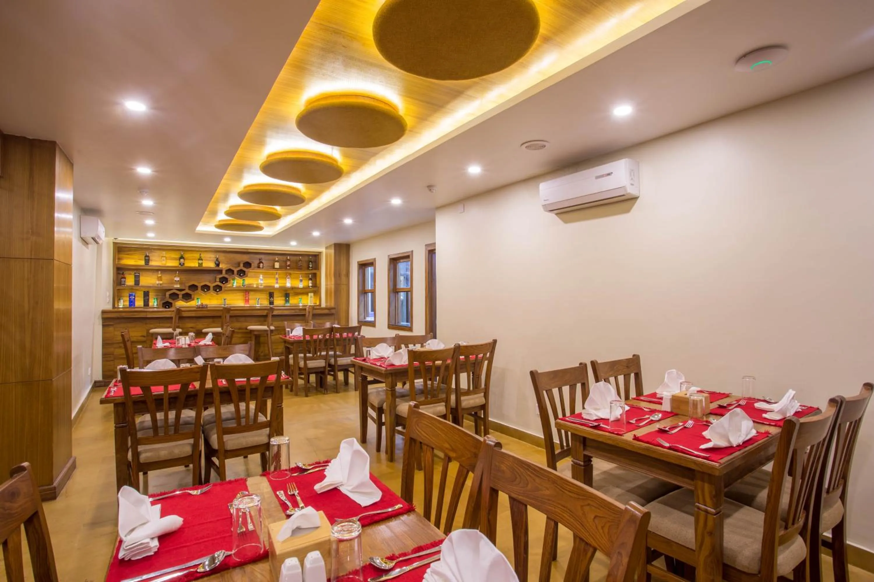 Restaurant/places to eat in Hotel Portland