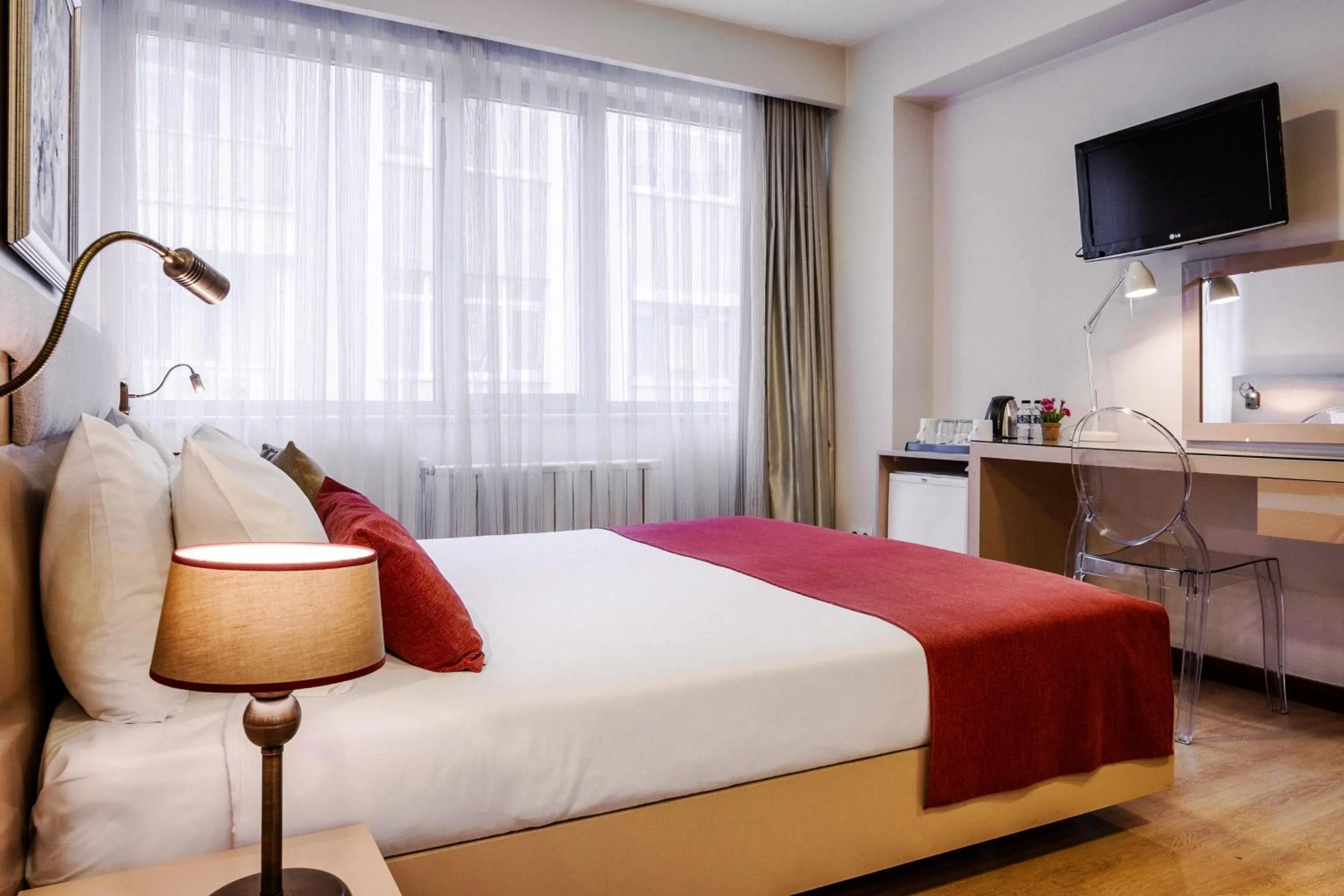 Bed in Cheya Beşiktaş Istanbul Bosphorus City Center Hotel & Suites