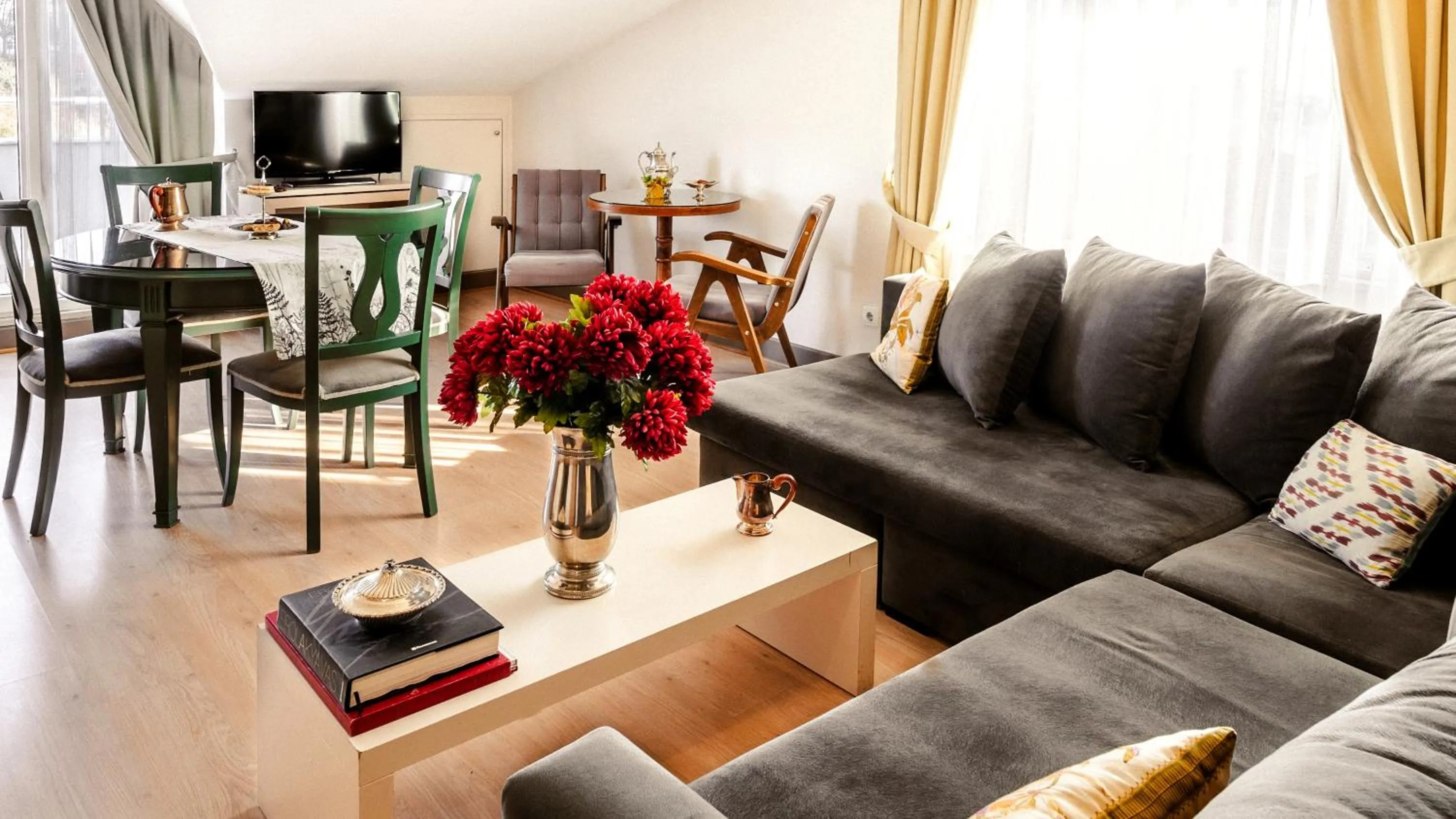 Seating area in Cheya Beşiktaş Istanbul Bosphorus City Center Hotel & Suites