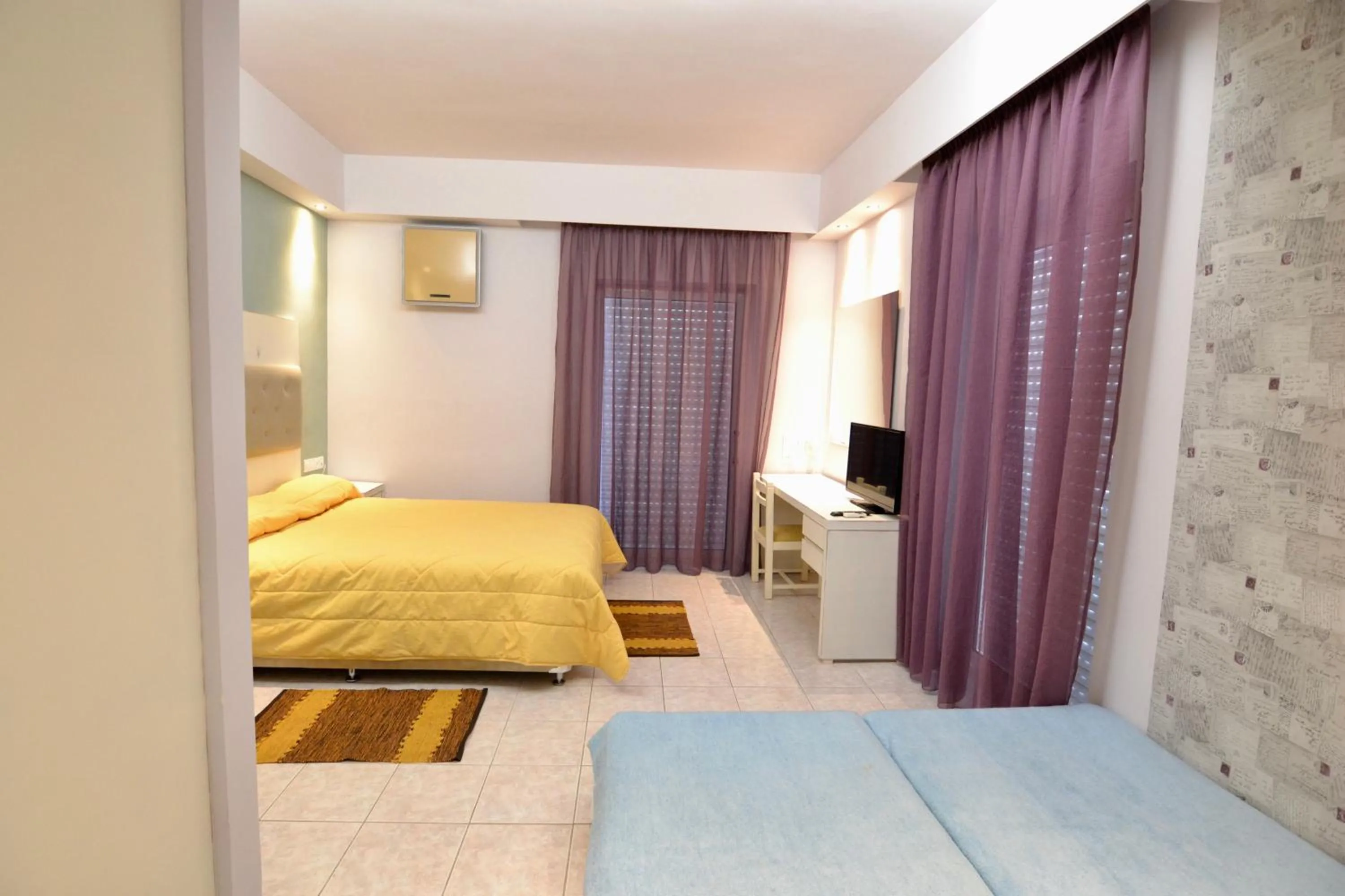 Bedroom, Bed in Paloma Blanca