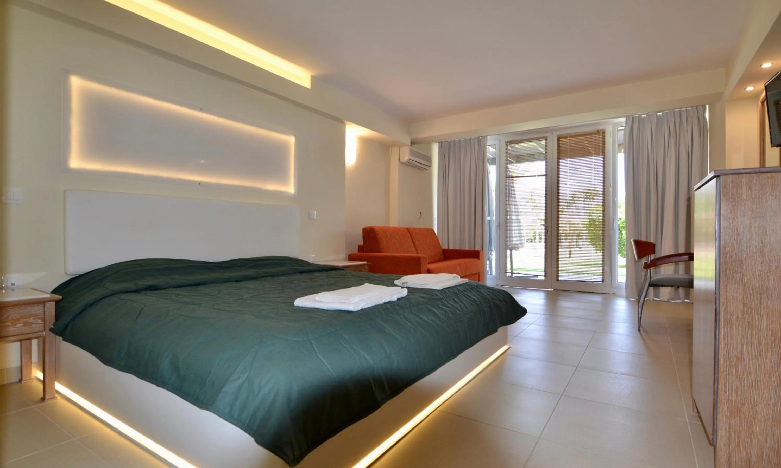 Bed in Paloma Blanca