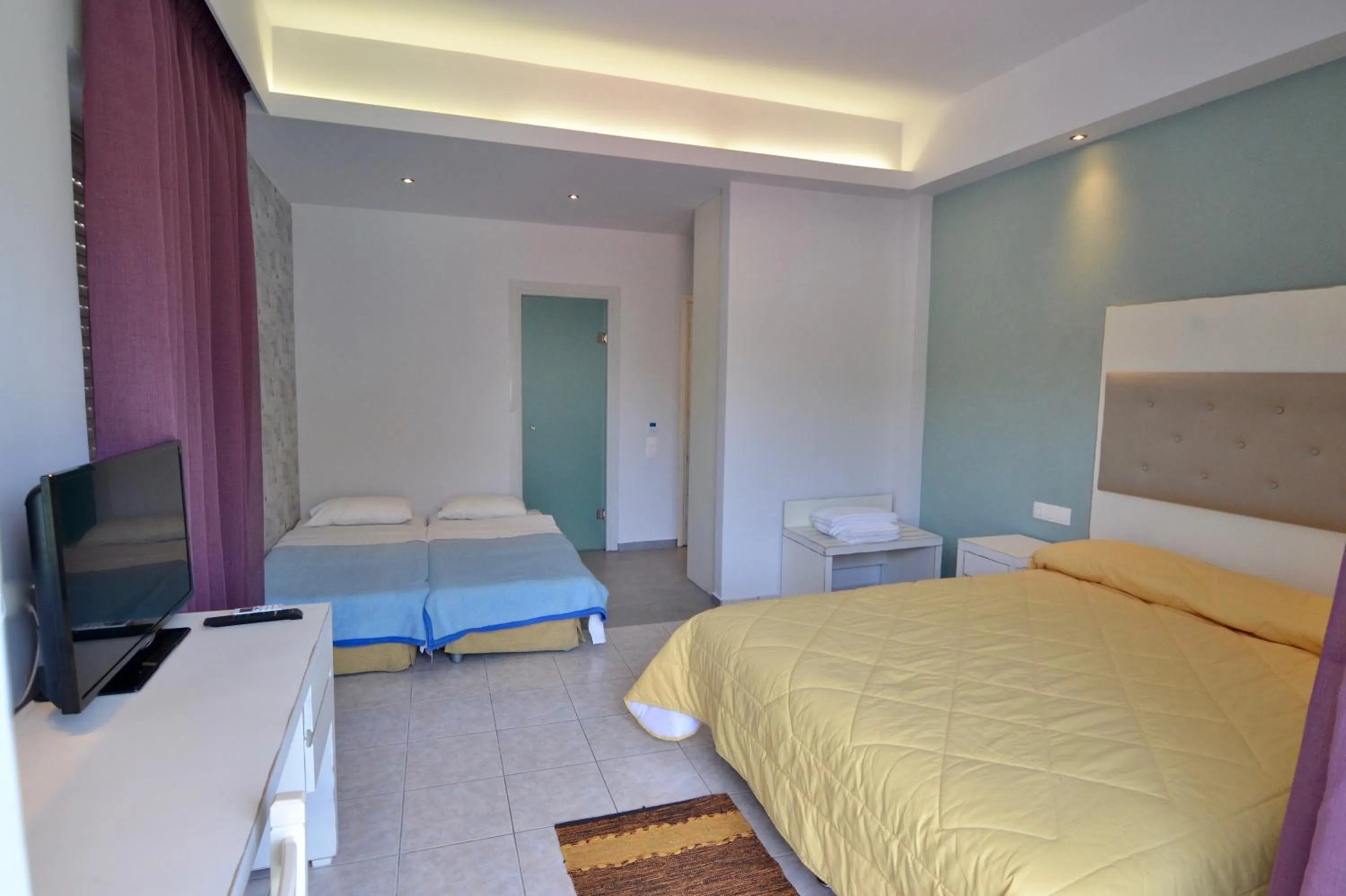 Bedroom, Bed in Paloma Blanca