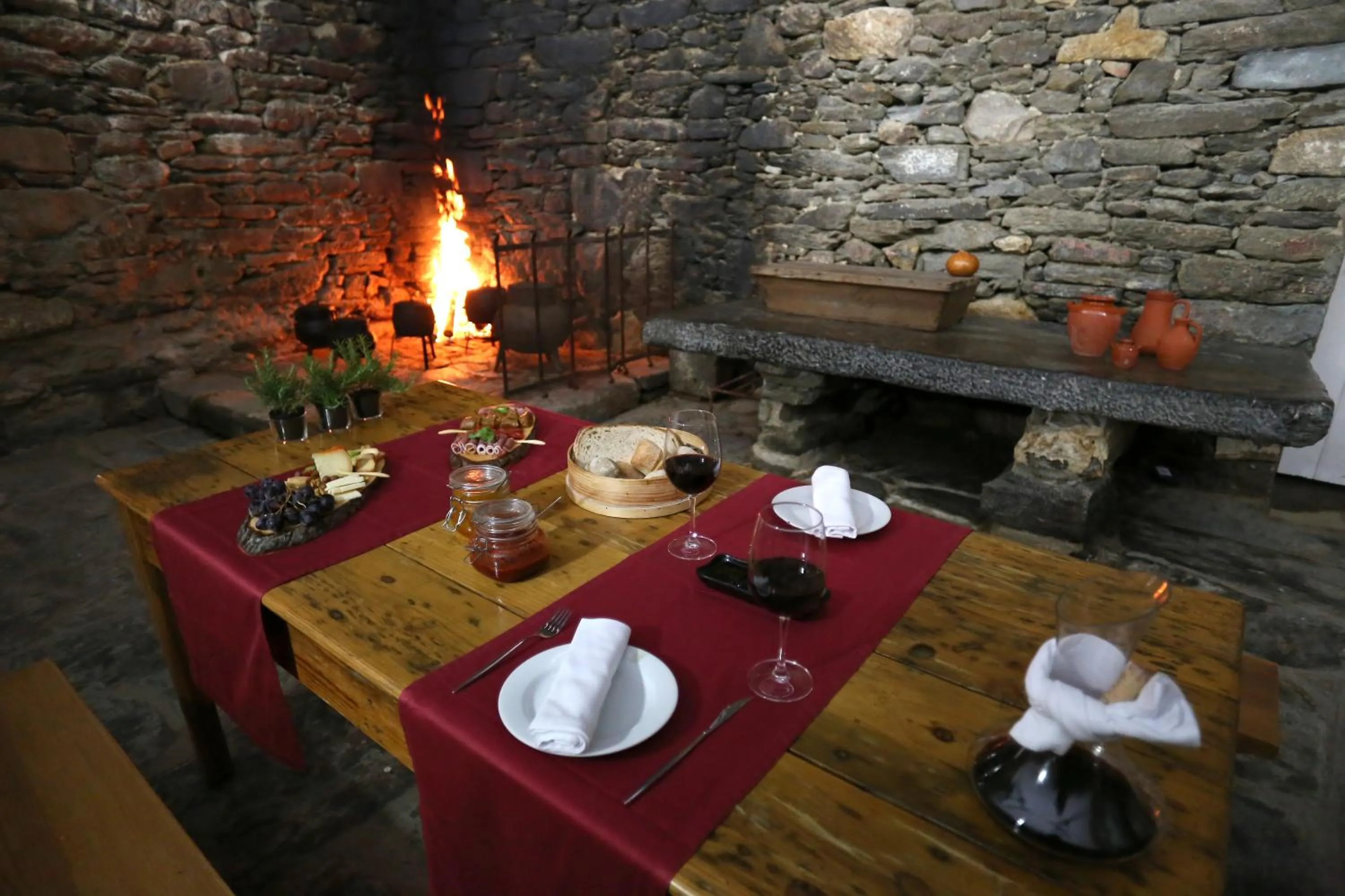 Restaurant/places to eat in Douro Scala