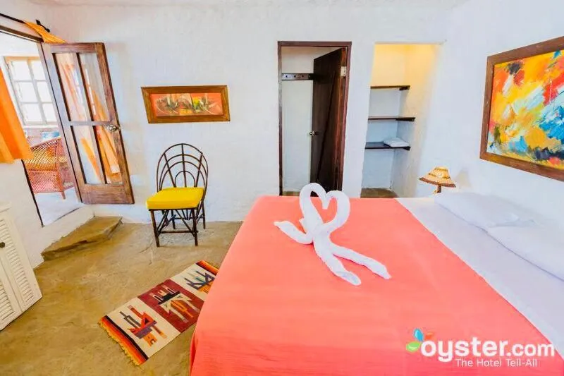 Bed in Hotel Smiling Crab