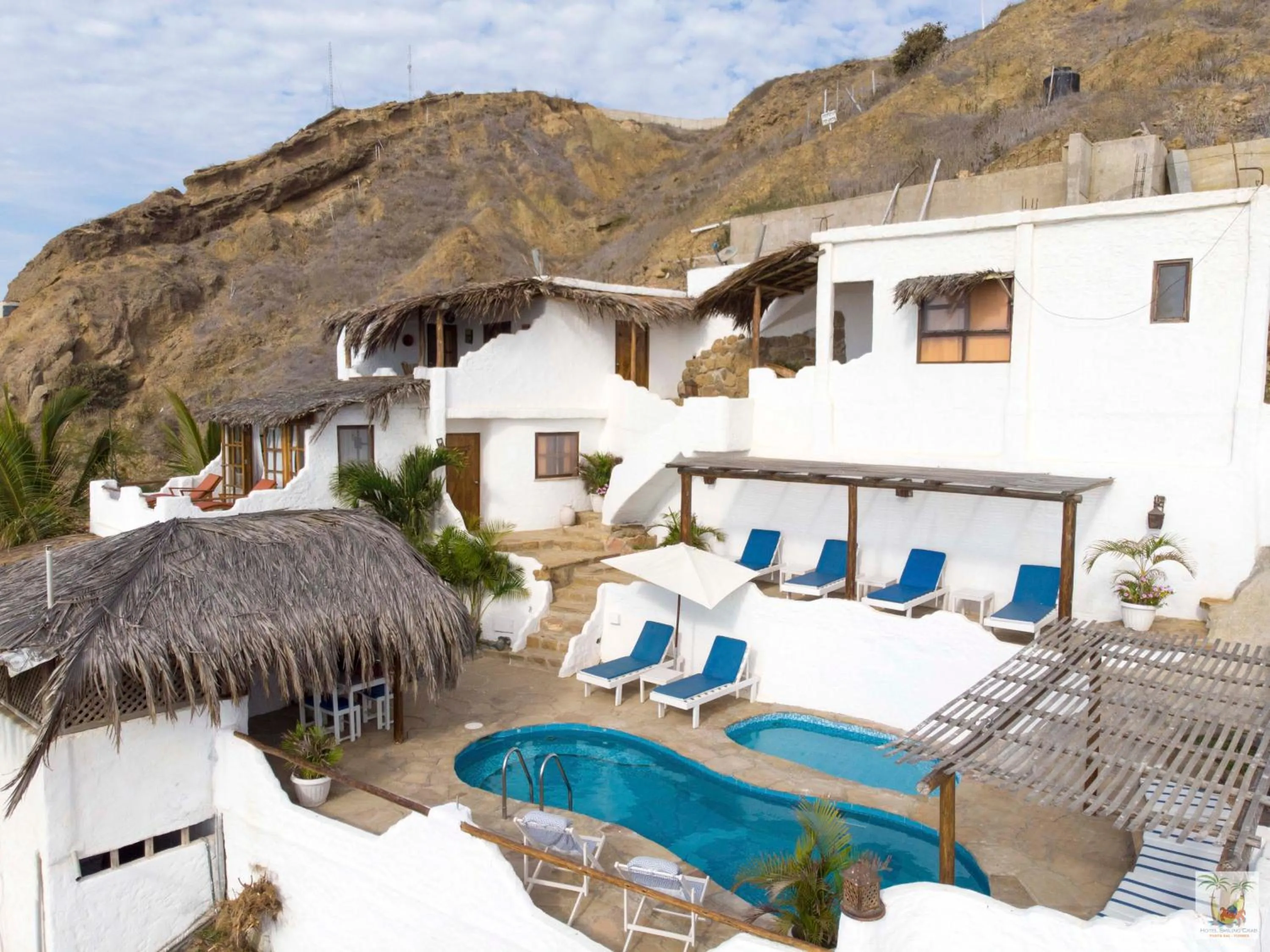 Swimming pool in Hotel Smiling Crab