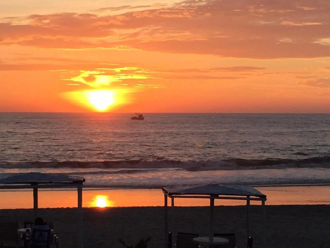 Beach in Hotel Smiling Crab