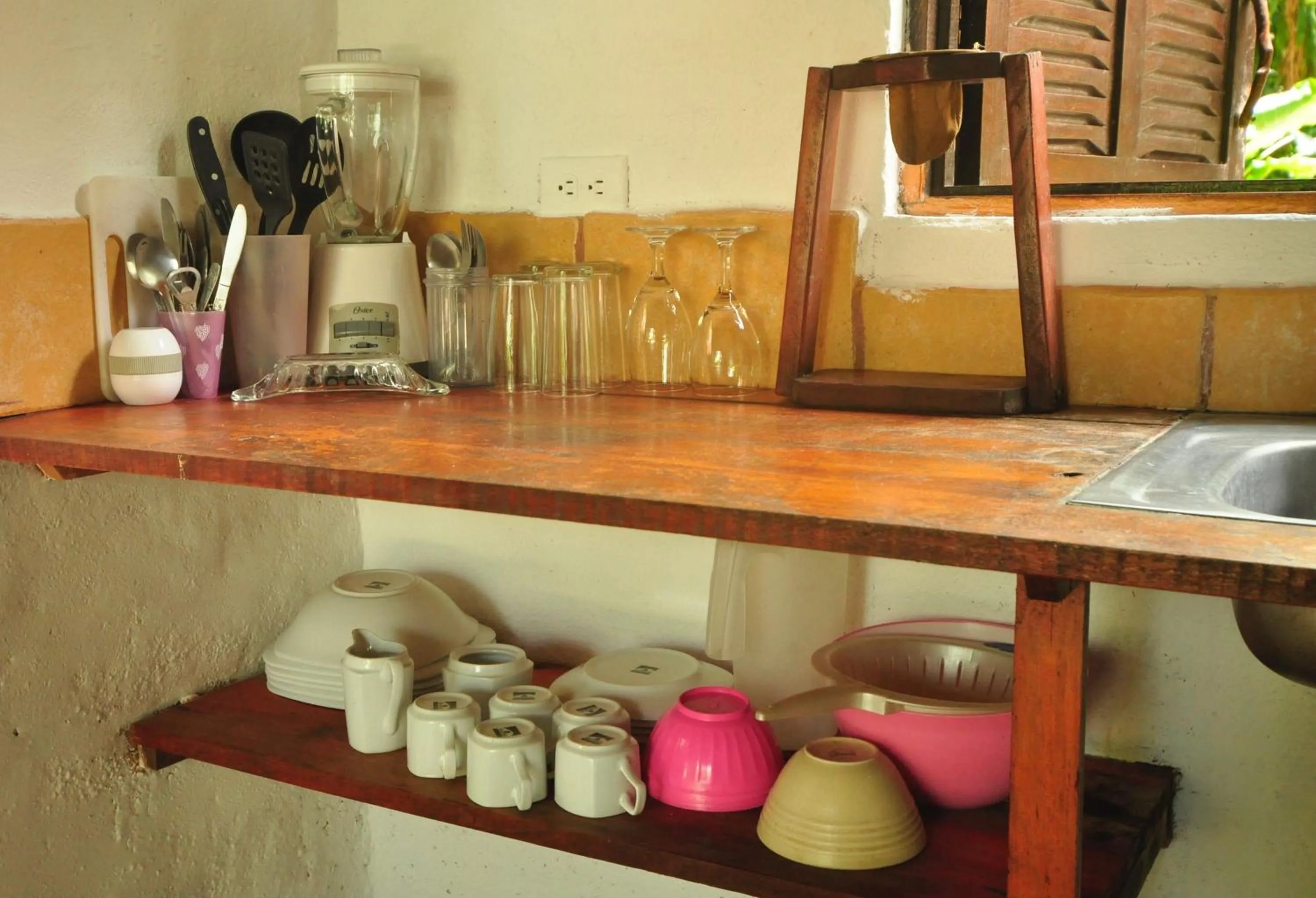 Coffee/tea facilities in Howler Monkey Hotel