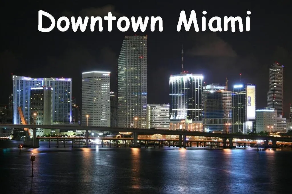 The South Beach Party House - Large Groups - Walk to Everything!