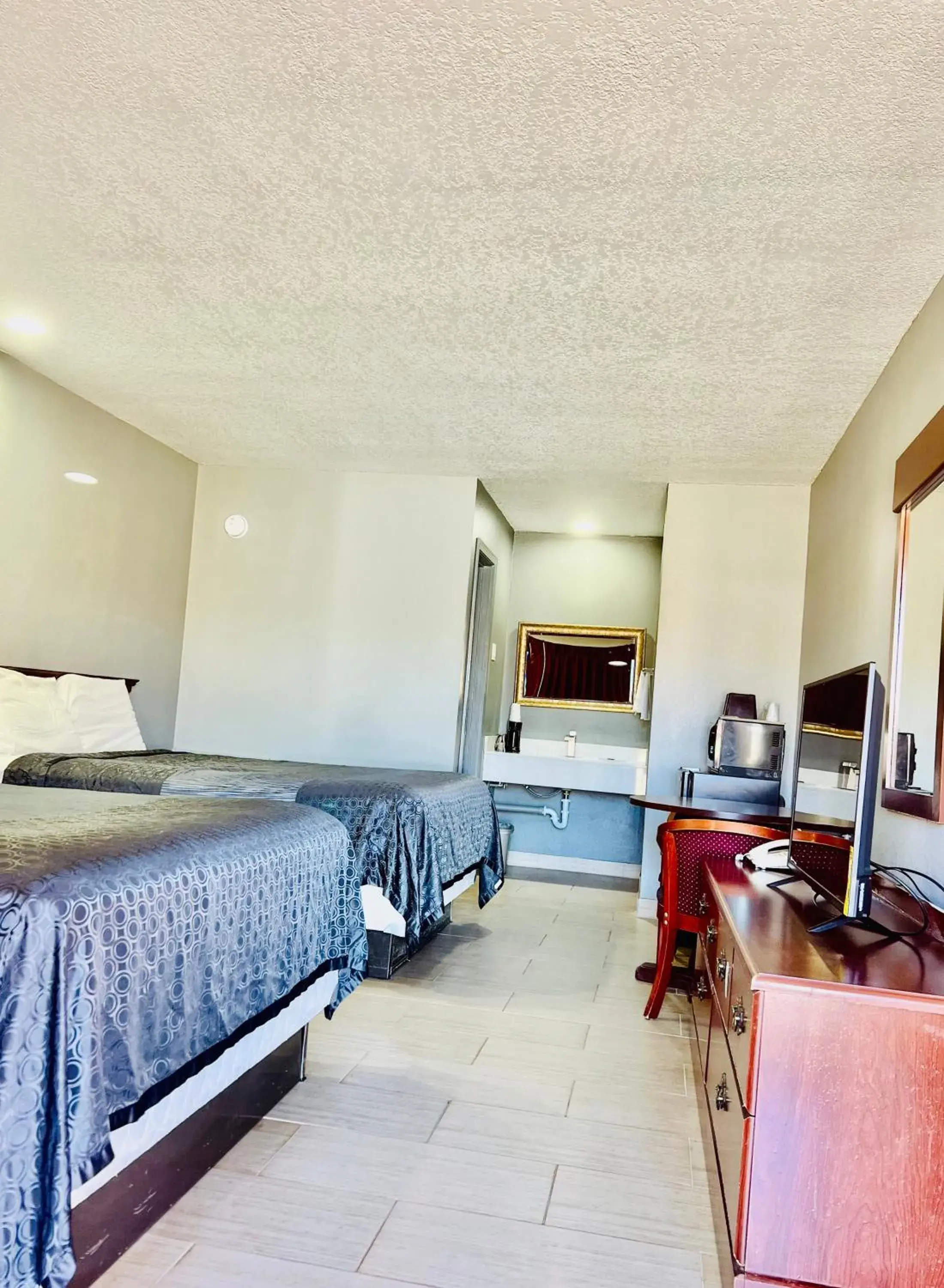 Queen Room with Two Queen Beds Smoking in Palace Motel DEQUEEN Queen Room with Two Queen Beds Smoking in Palace Motel DEQUEEN