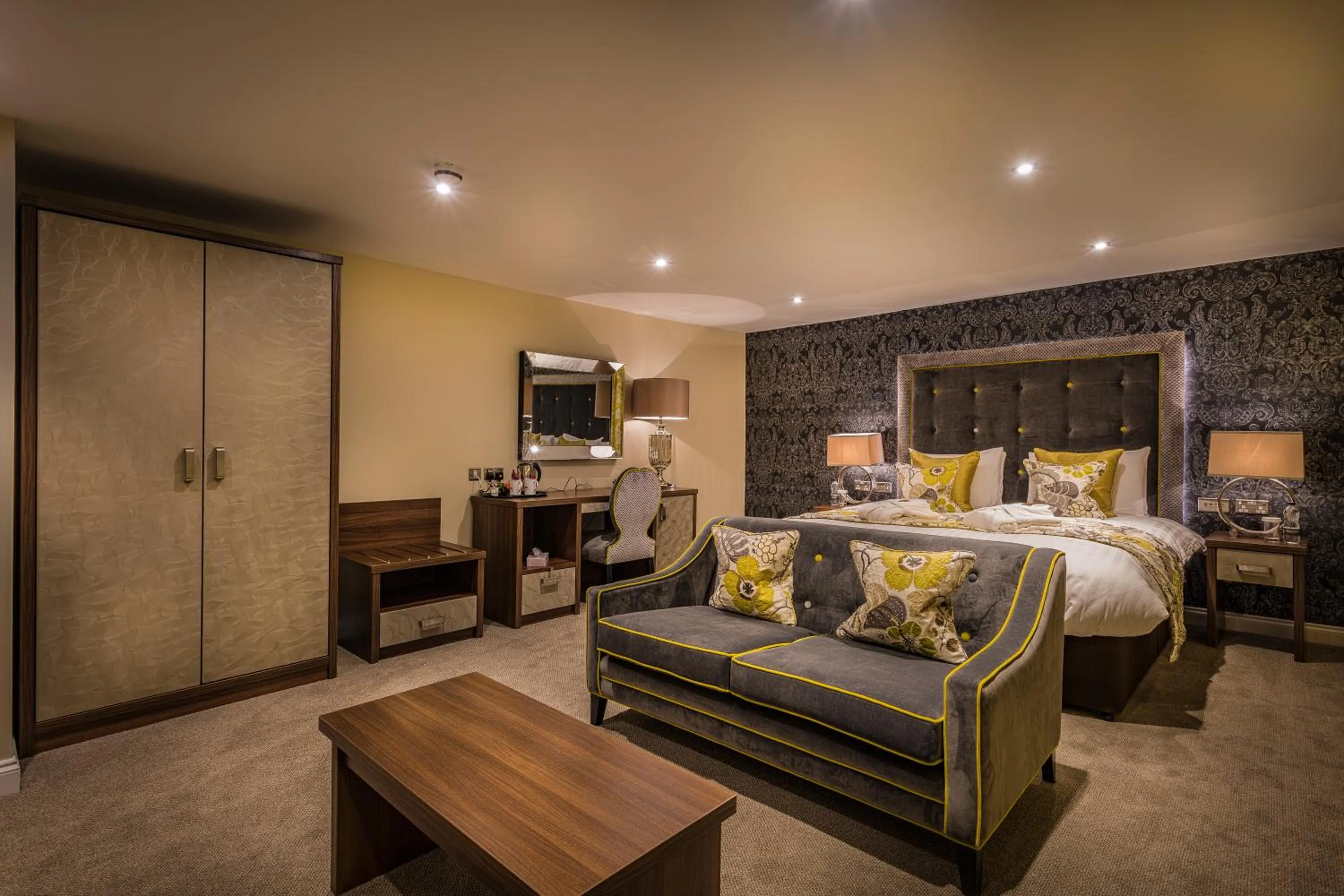 Bedroom, Bed in The Golden Lion Hotel, St Ives, Cambridgeshire - The Coaching Inn Group