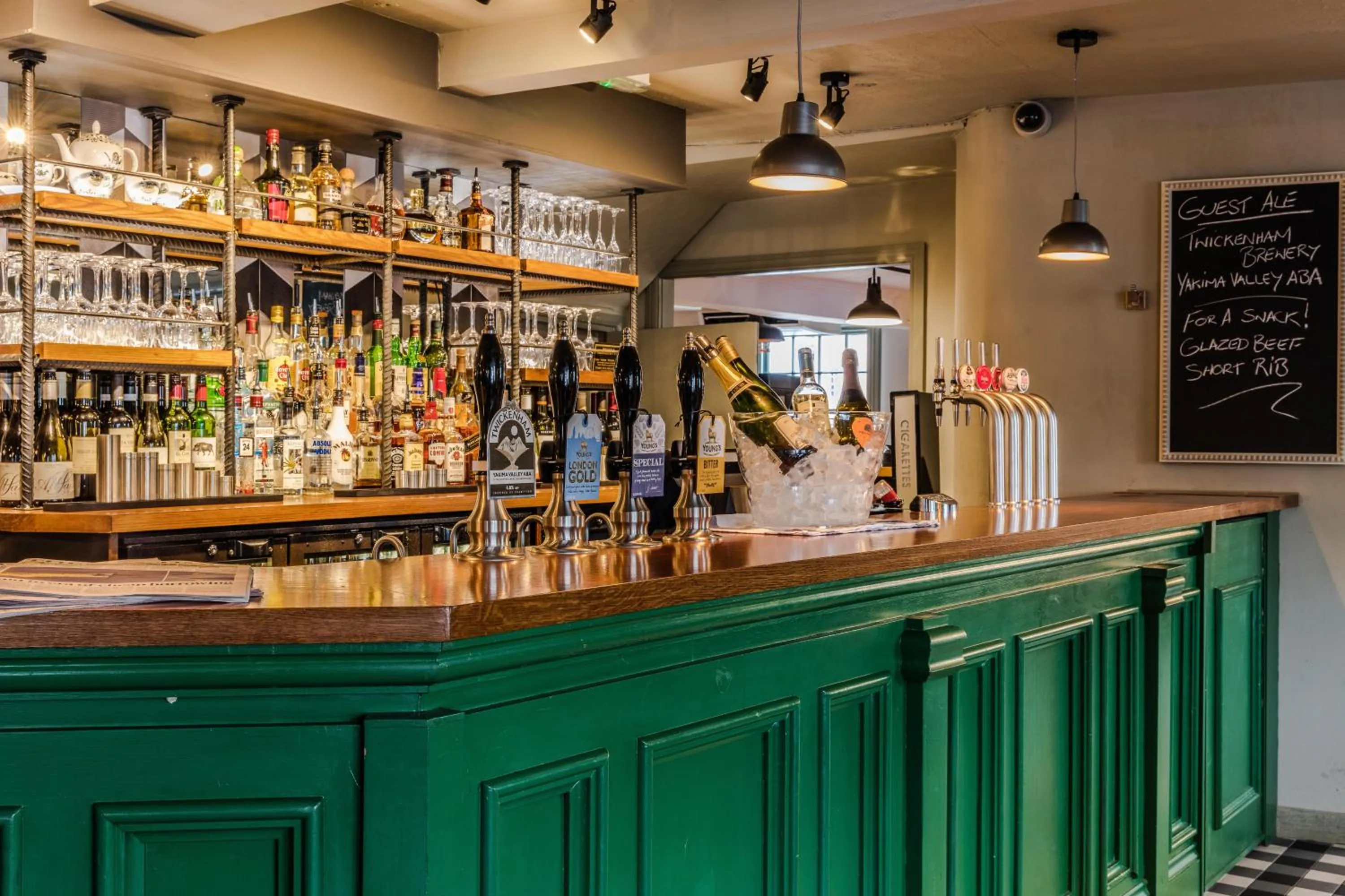 Lounge or bar in The Bear Esher