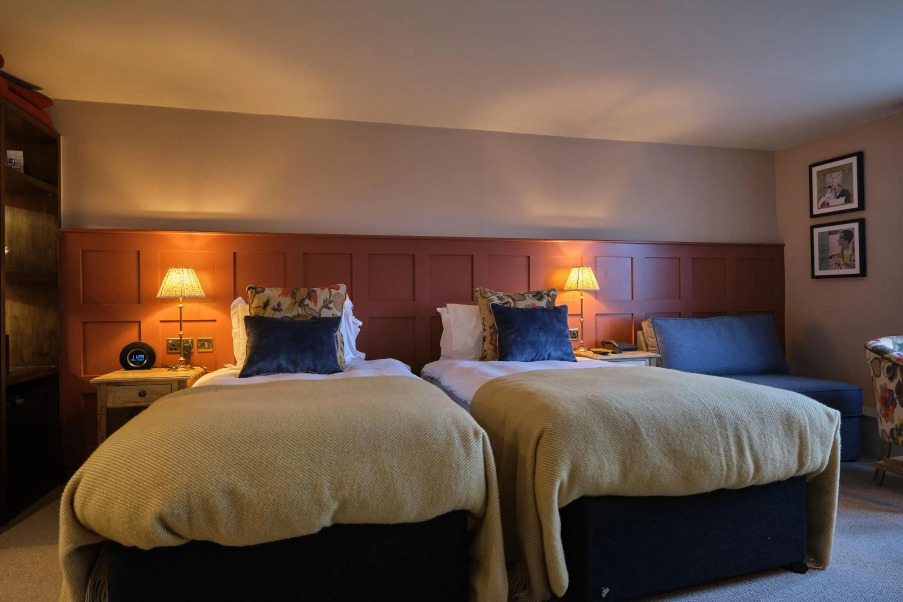 Bedroom, Bed in The Bear Esher