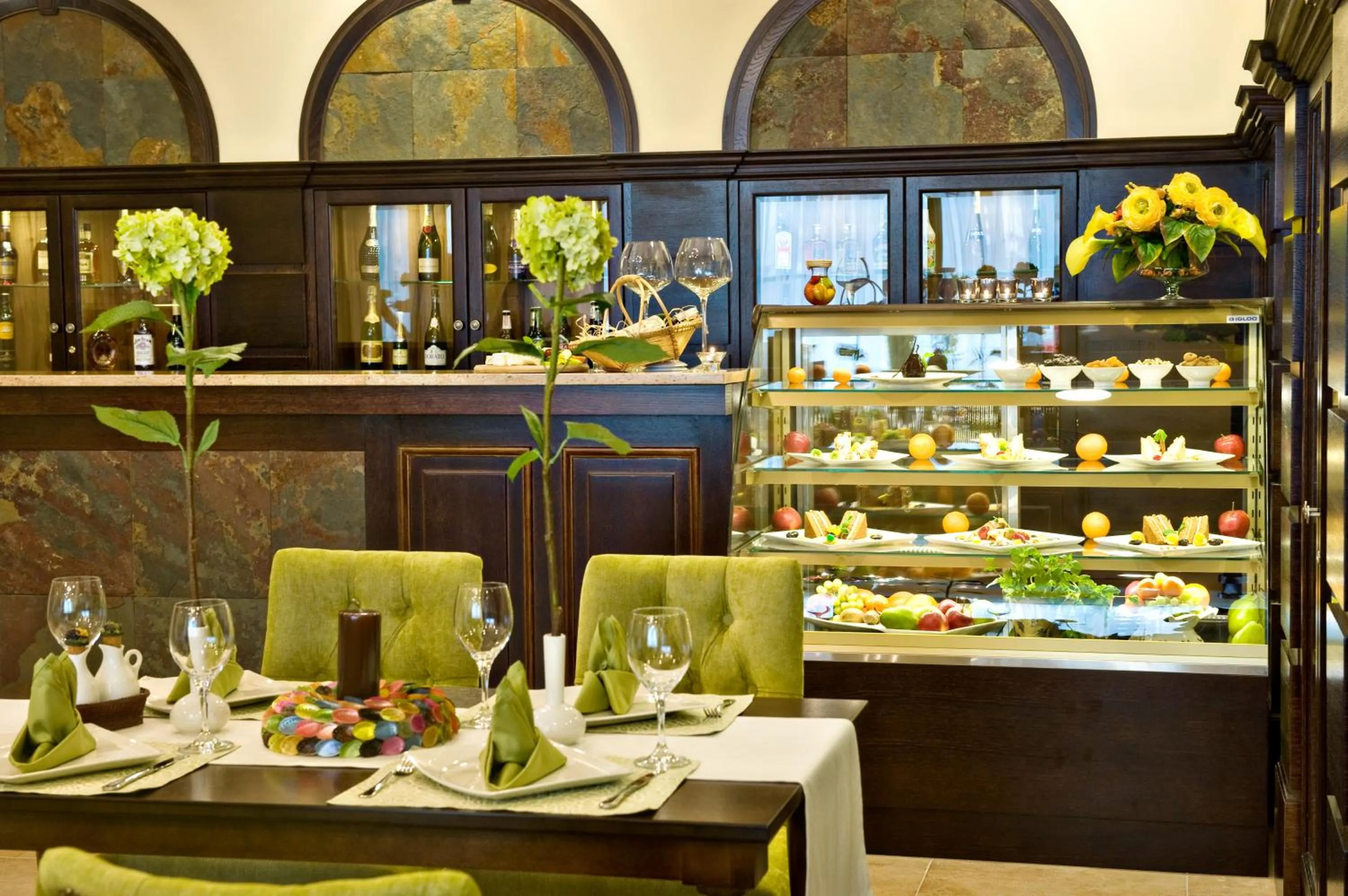 Restaurant/places to eat in Hotel Prezydencki 4-star