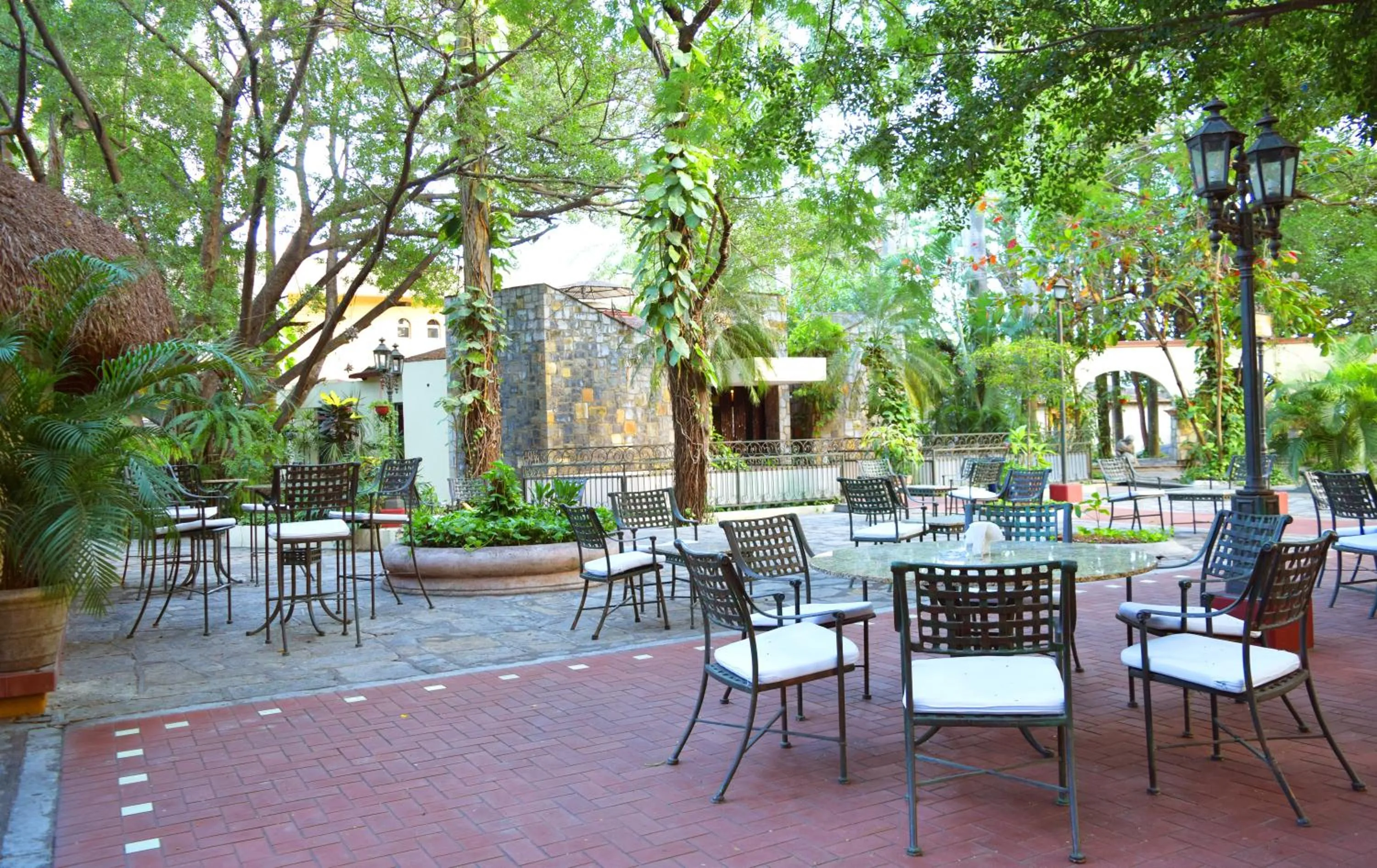 Restaurant/places to eat in Hotel Valles