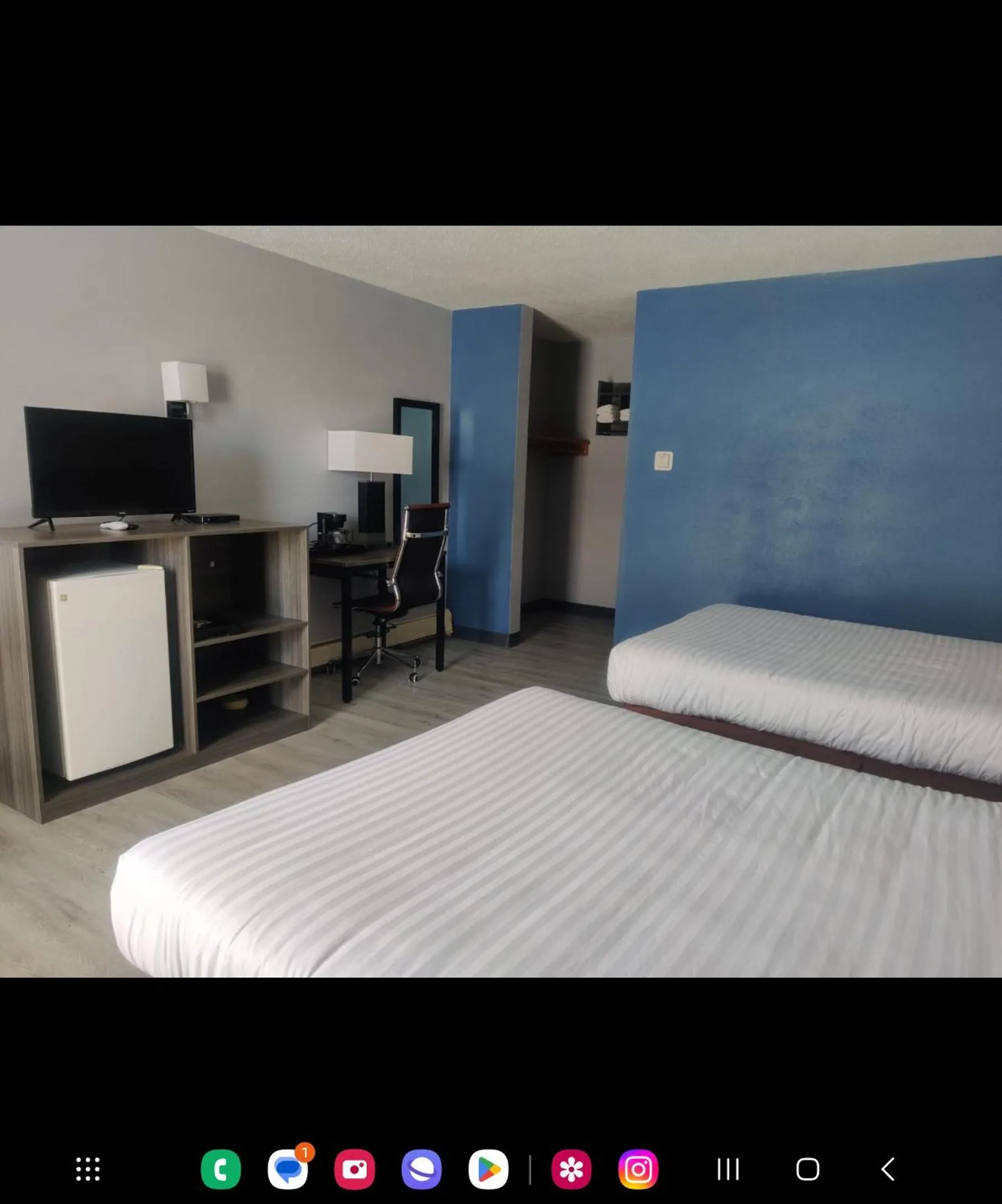 Bed in AmeriVu Inn and Suites - Hayward