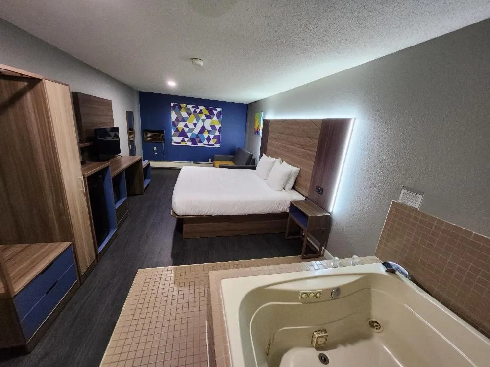 Bed in AmeriVu Inn and Suites - Hayward