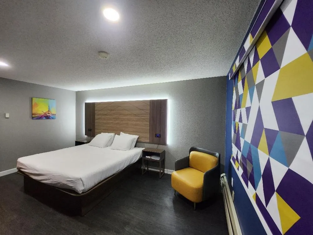 Bed in AmeriVu Inn and Suites - Hayward