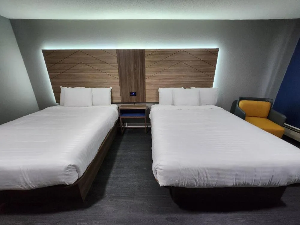 Bed in AmeriVu Inn and Suites - Hayward