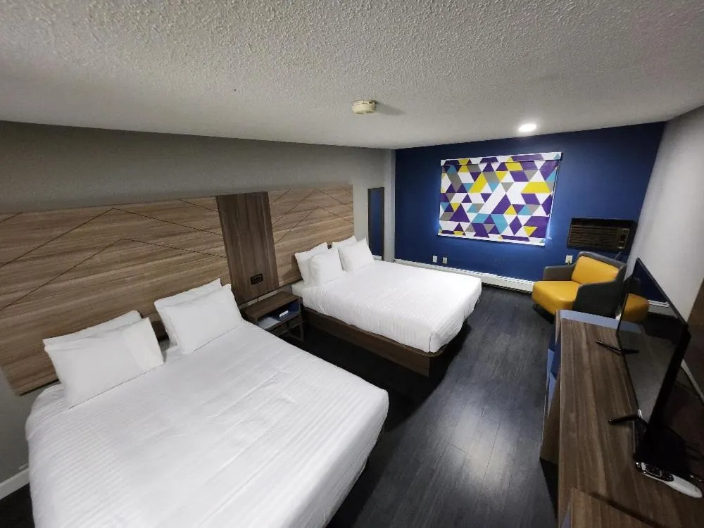 Bed in AmeriVu Inn and Suites - Hayward