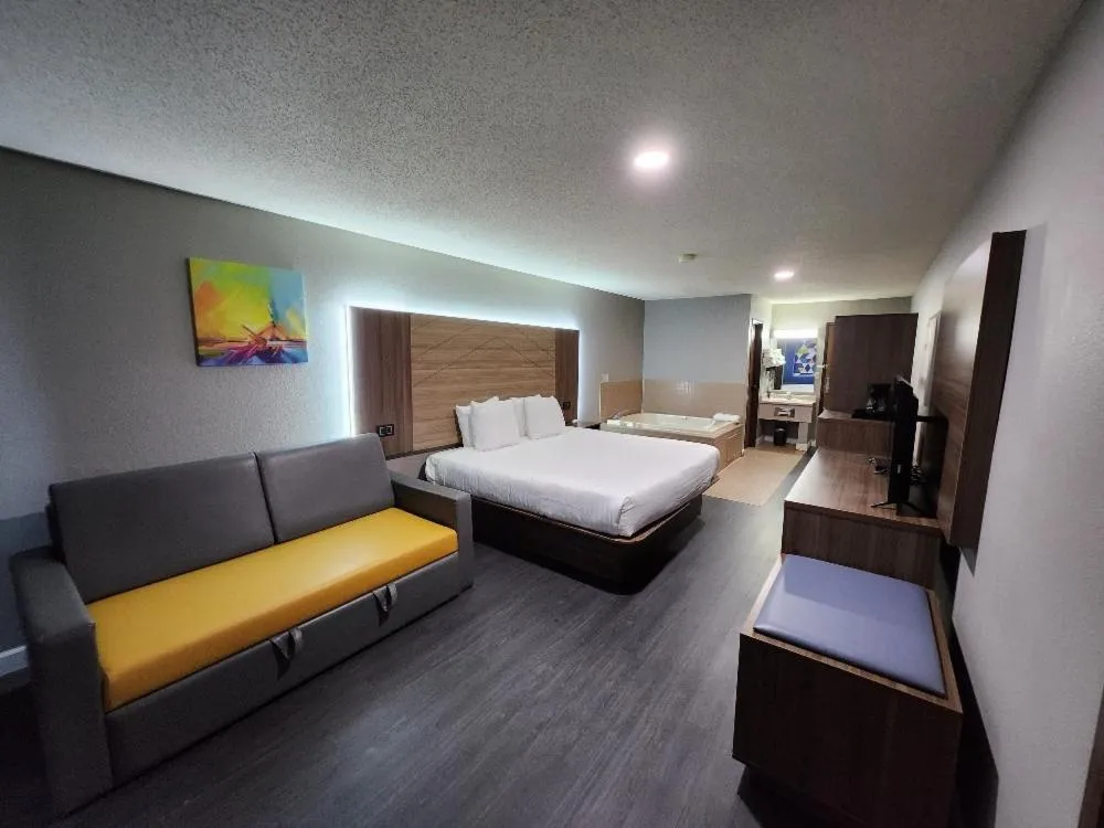 Bed in AmeriVu Inn and Suites - Hayward