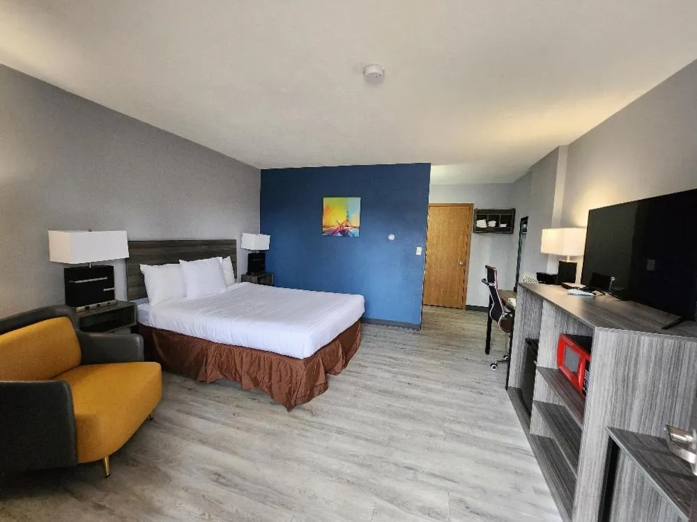 Bed in AmeriVu Inn and Suites - Hayward