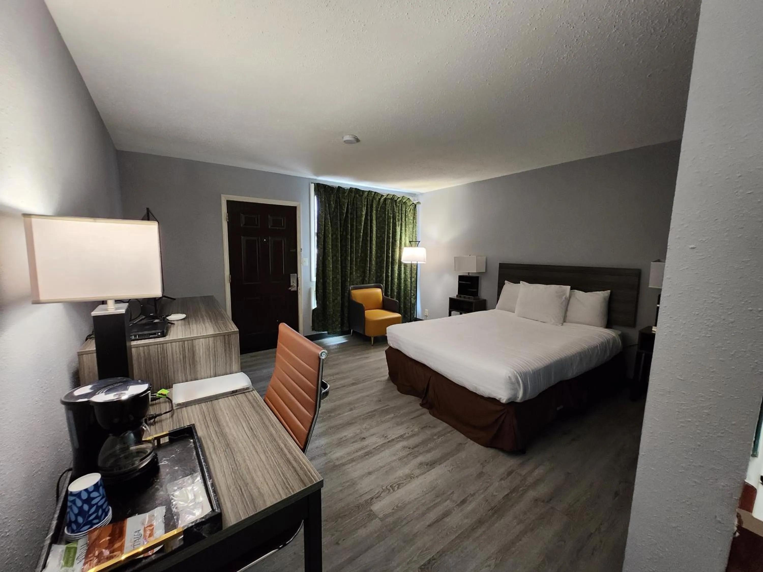 Bed in AmeriVu Inn and Suites - Hayward