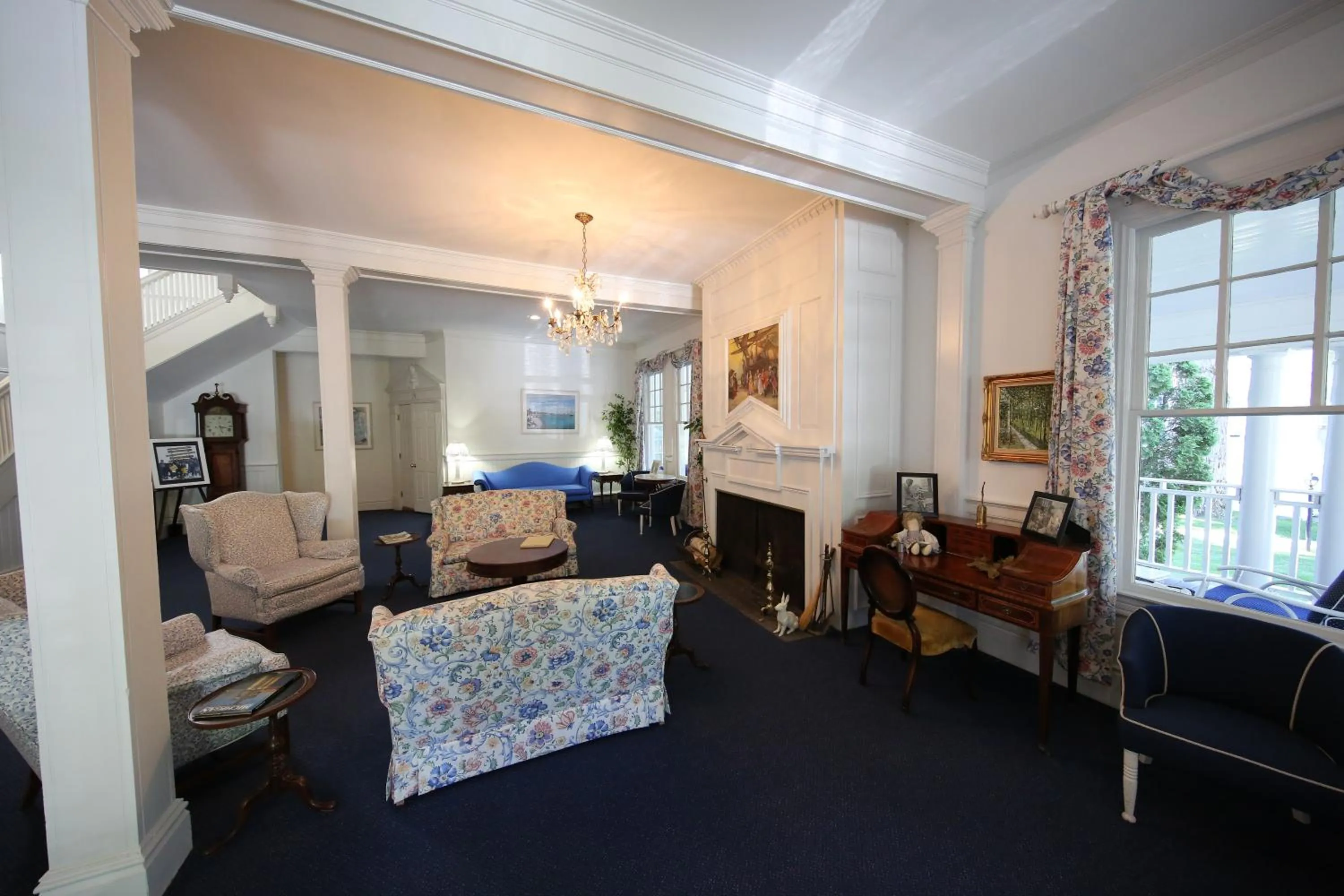 Day in Colonial Inn Harbor Springs