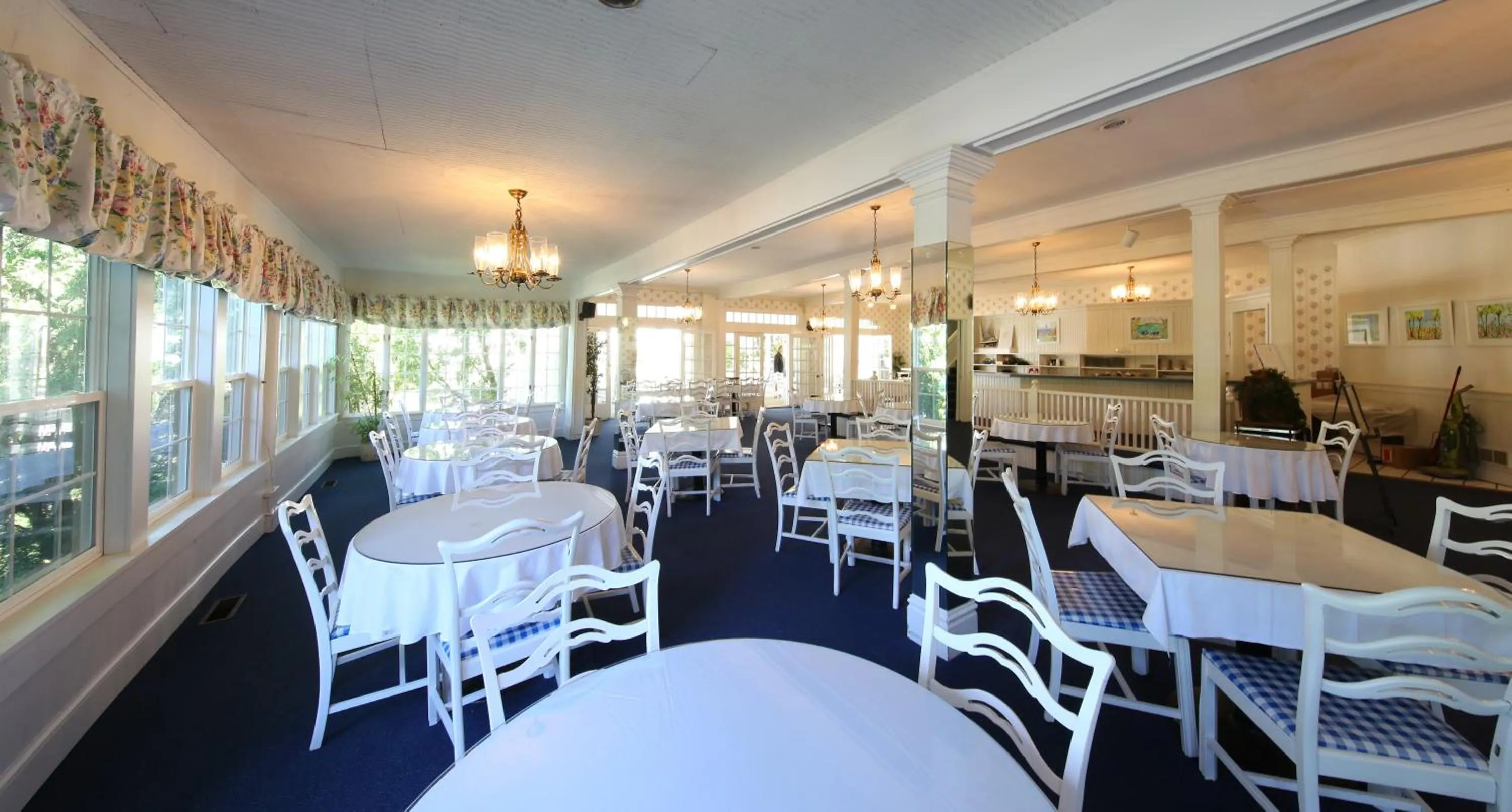 Restaurant/places to eat in Colonial Inn Harbor Springs