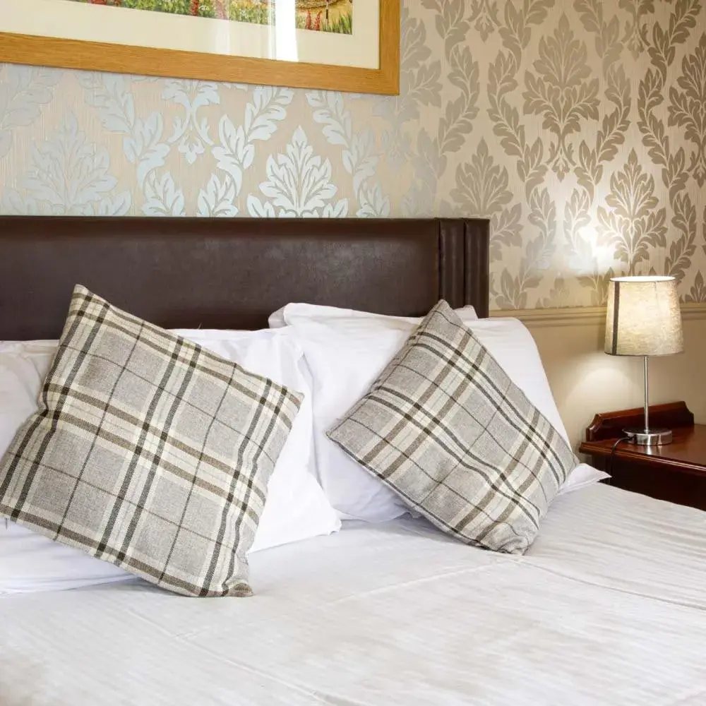 Small Double - No Pets in Ye Olde Fighting Cocks Small Double - No Pets in Ye Olde Fighting Cocks