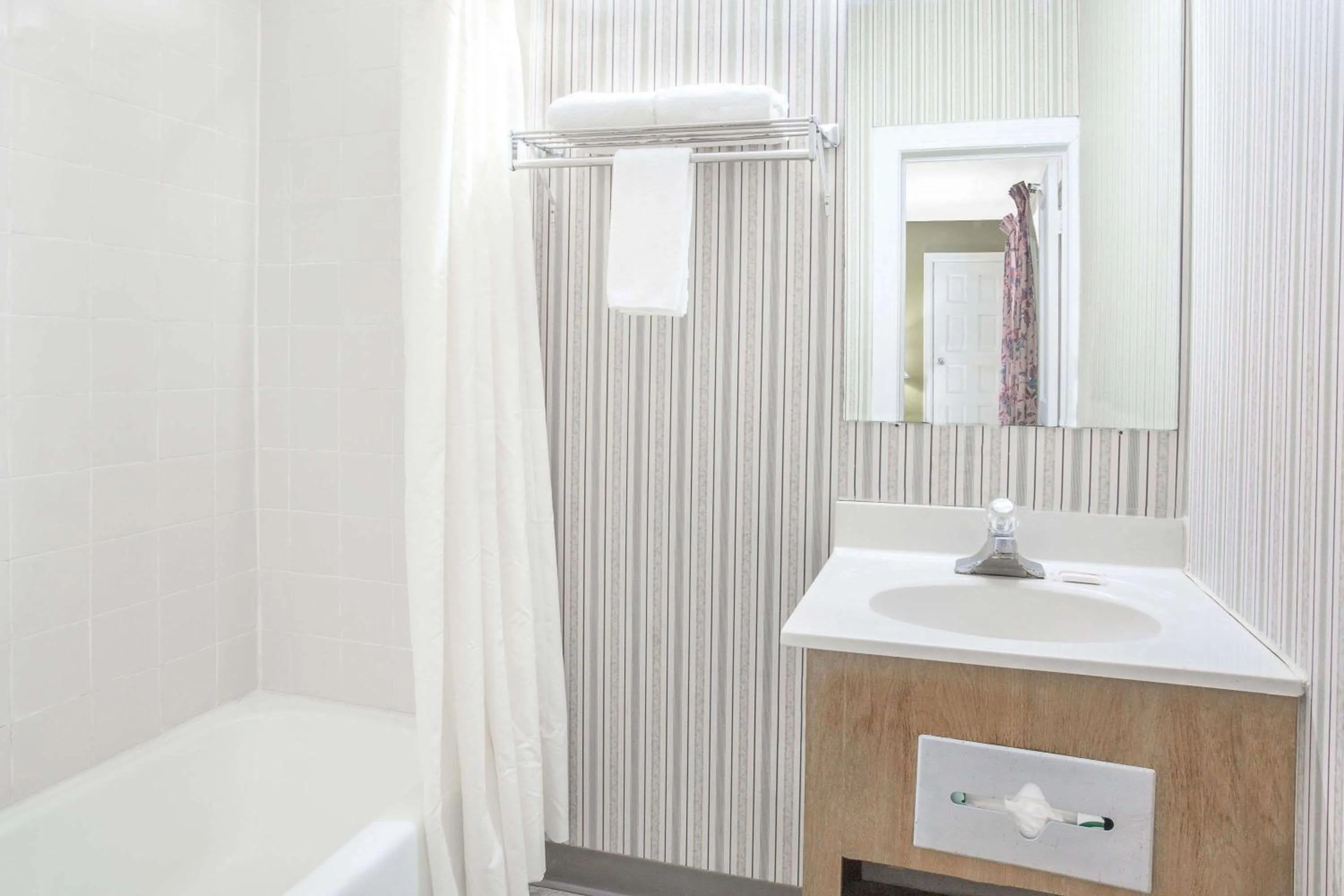 Photo of the whole room, Bathroom in Knights Inn Emporia