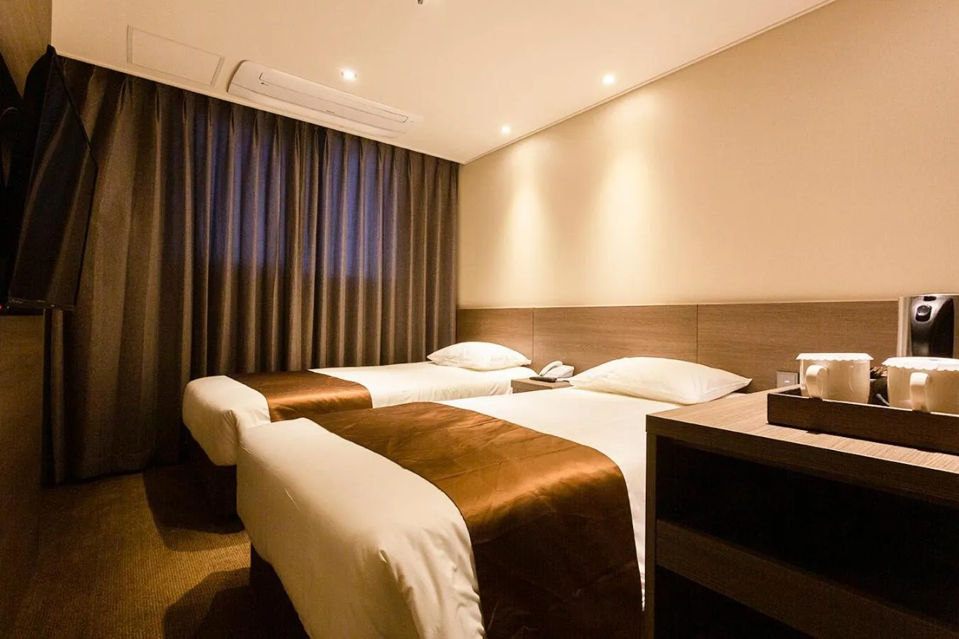 Photo of the whole room, Bed in Grandmillions Hotel Seogwipo