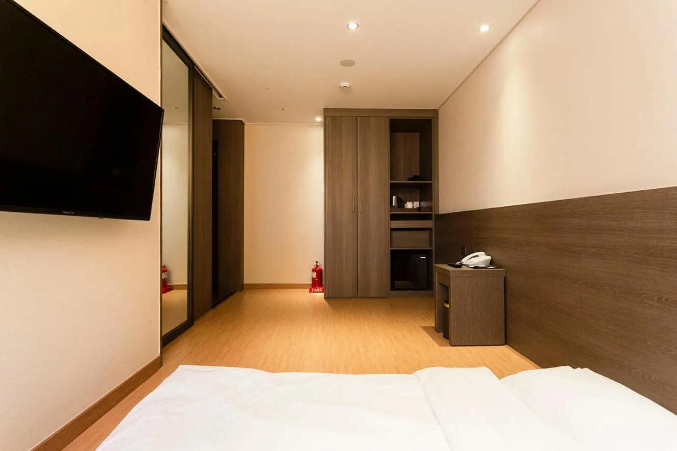 Photo of the whole room, Bed in Grandmillions Hotel Seogwipo