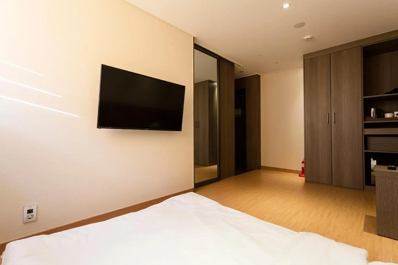 Photo of the whole room, Bed in Grandmillions Hotel Seogwipo