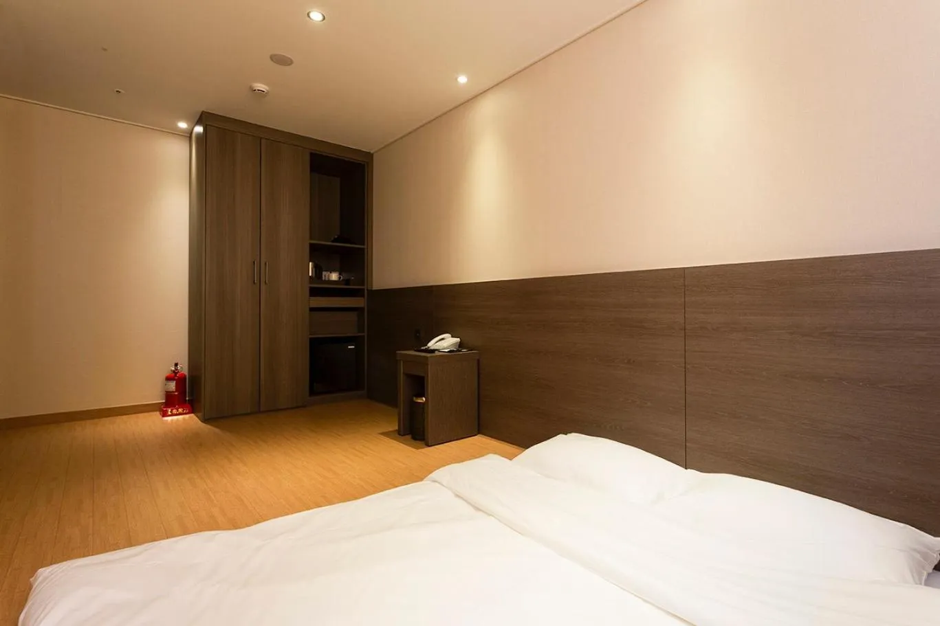 Photo of the whole room, Bed in Grandmillions Hotel Seogwipo