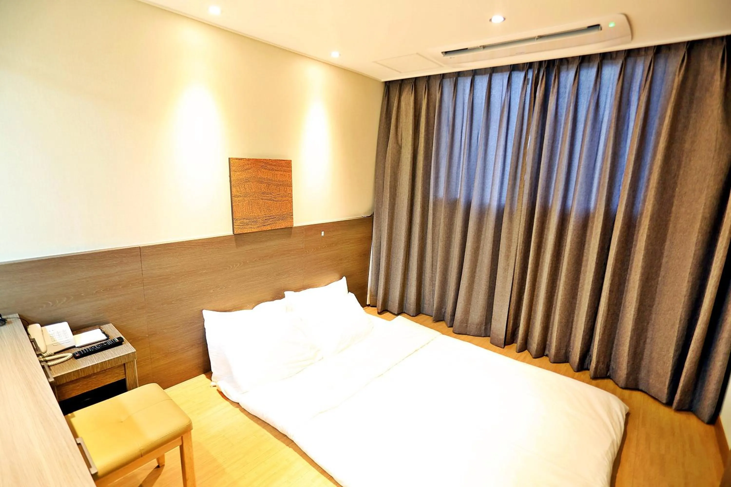 Photo of the whole room, Bed in Grandmillions Hotel Seogwipo