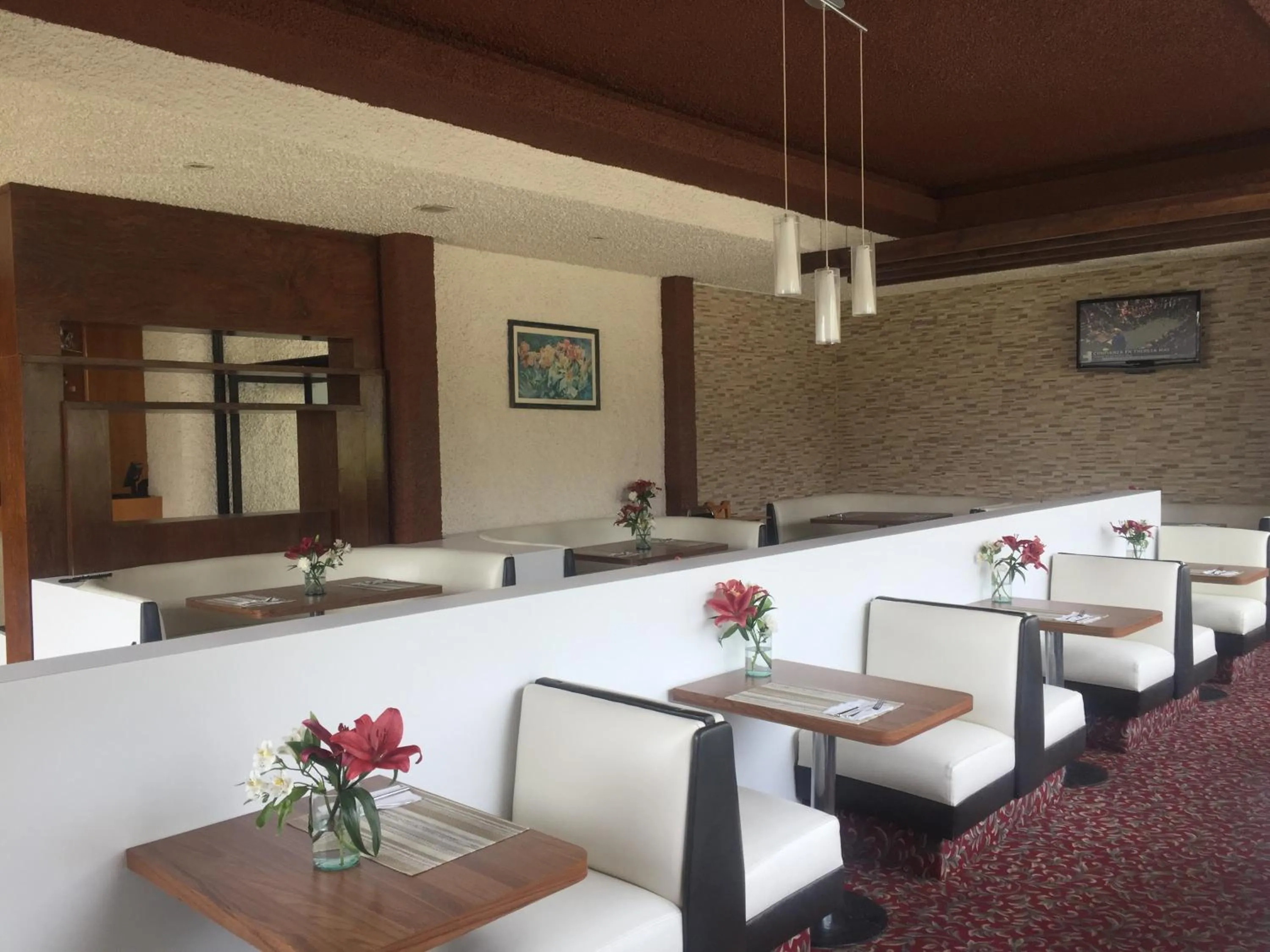 Restaurant/places to eat in Cantalagua Inn