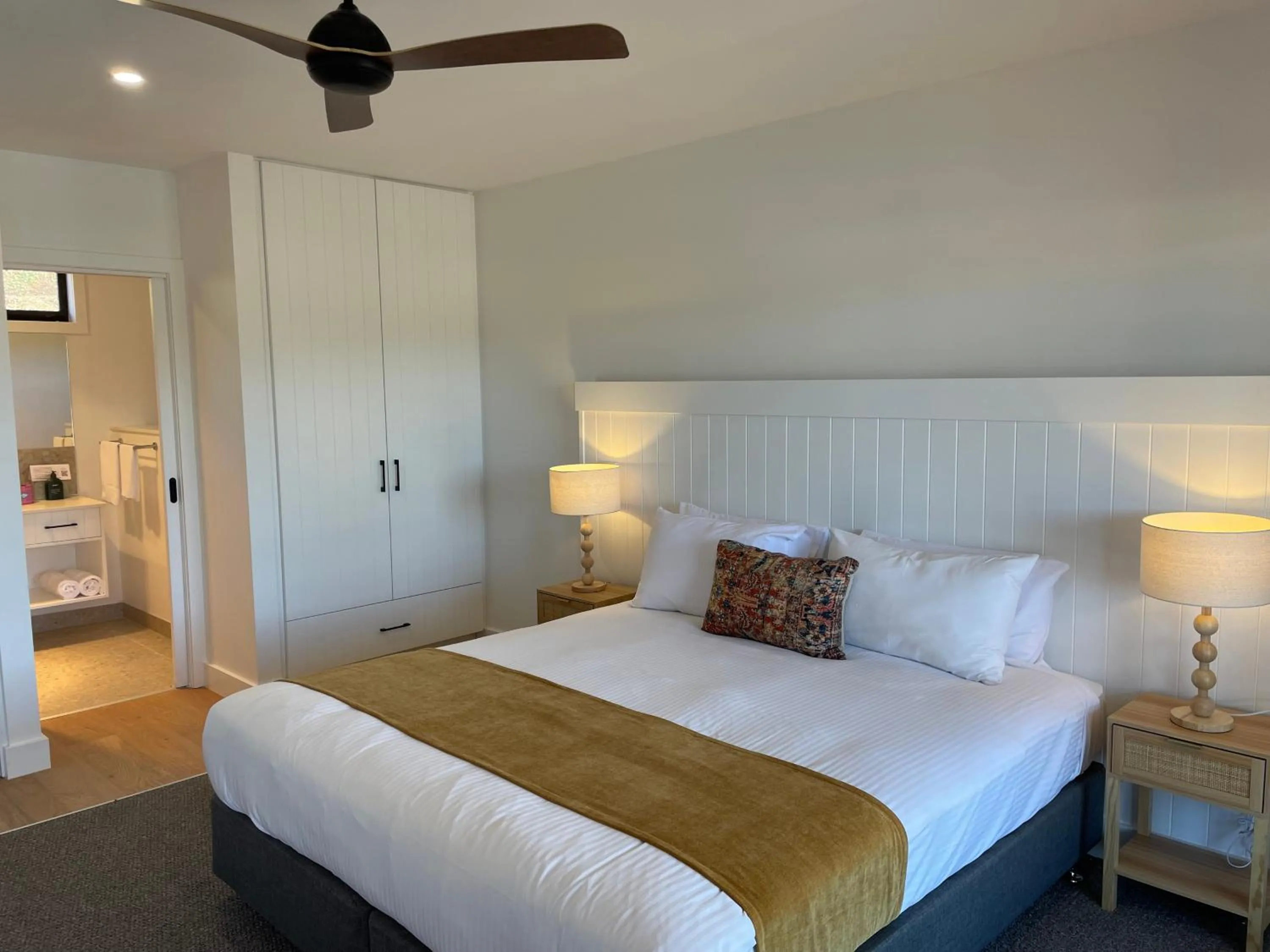 Bedroom, Bed in Fox on the Run - Motel Kilmore