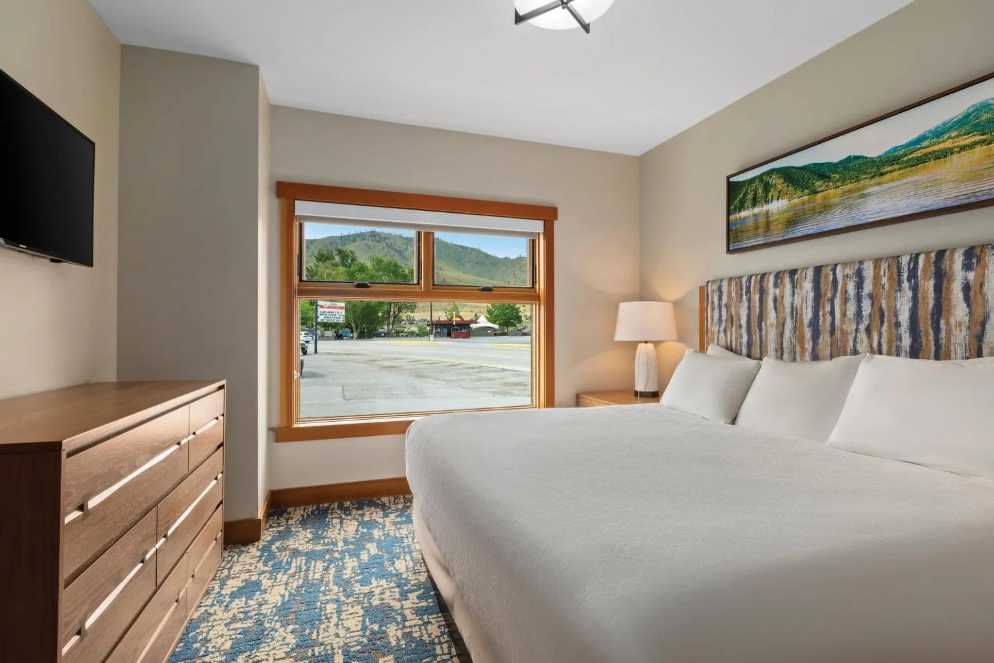 Bedroom, Bed in WorldMark Chelan - Lake House