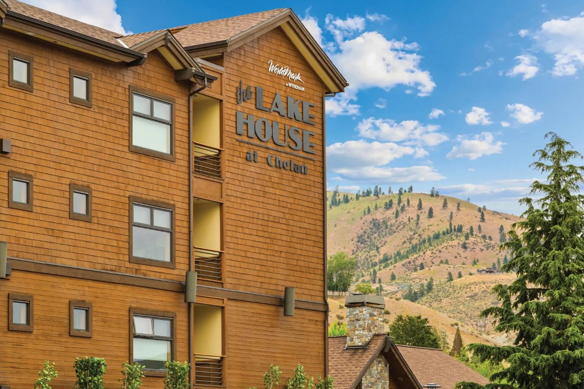 Property building in WorldMark Chelan - Lake House