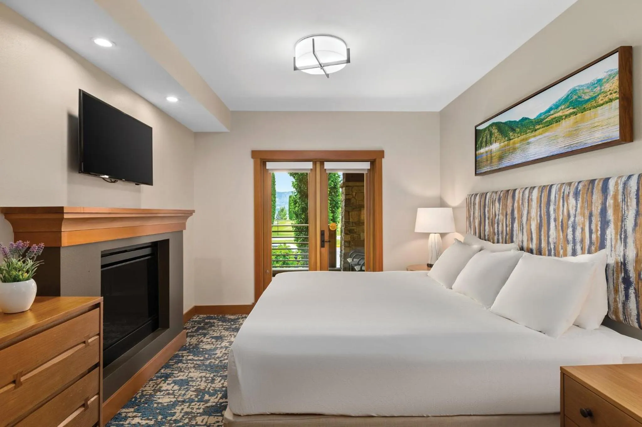 Bedroom, Bed in WorldMark Chelan - Lake House