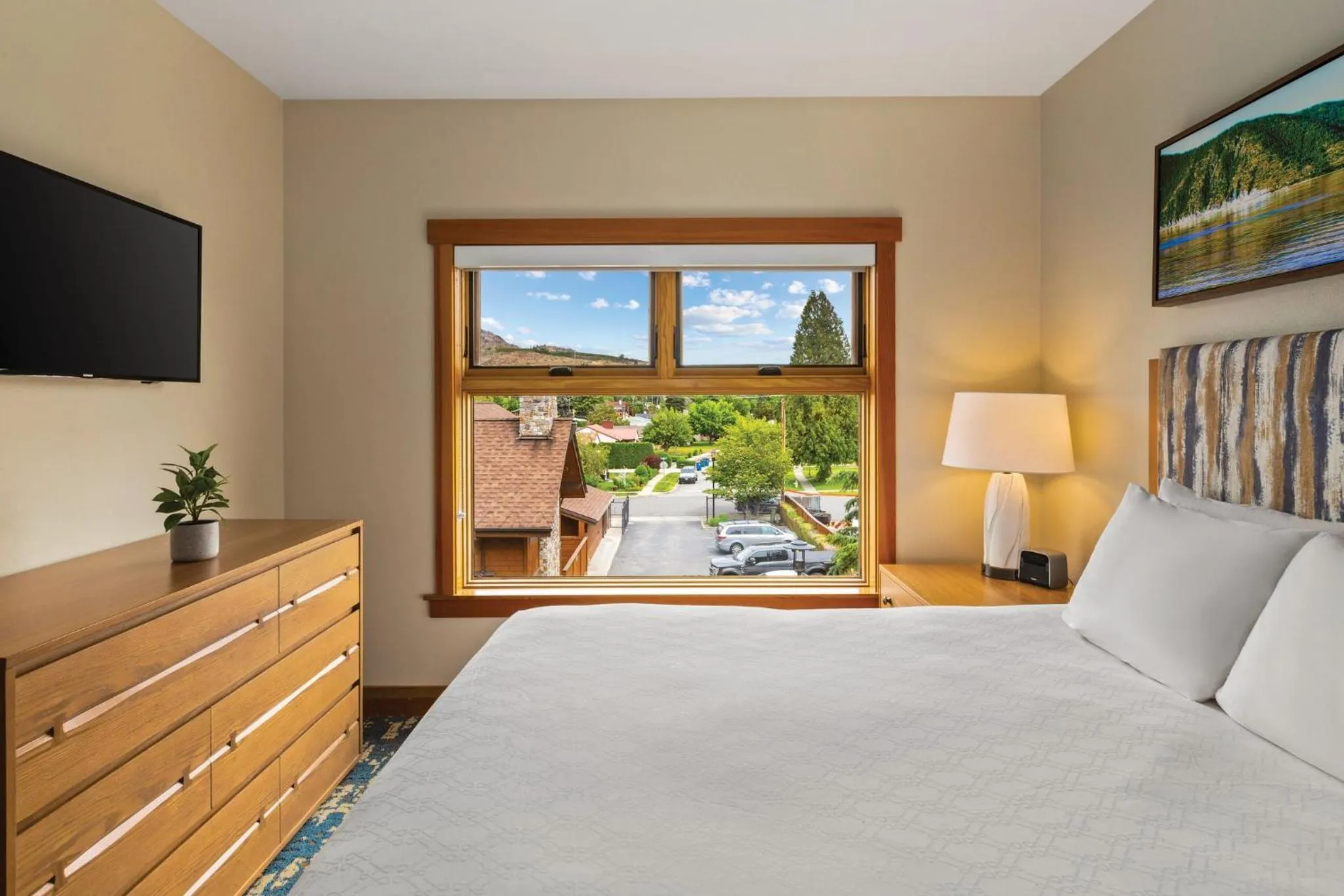 Bedroom, Bed in WorldMark Chelan - Lake House