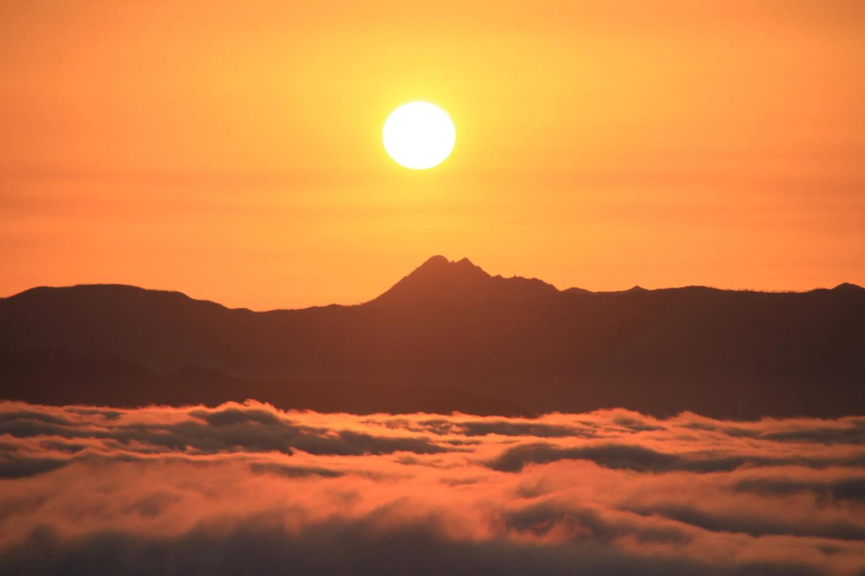 Sunrise in Traveler's Inn Asanebo