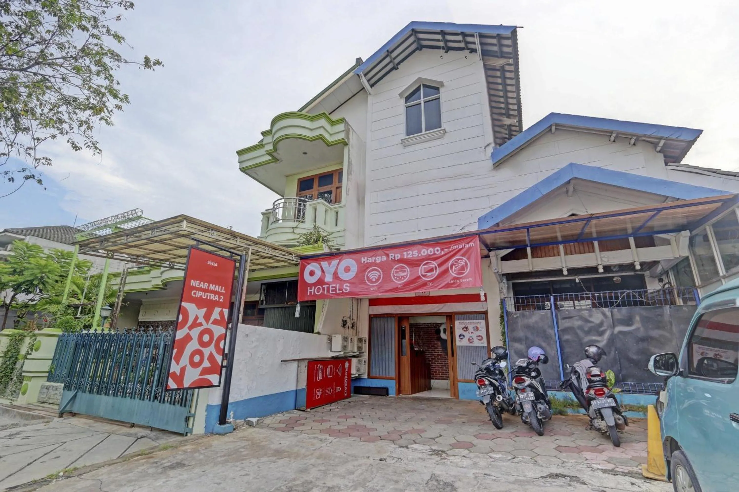 Facade/entrance in Hotel O Near Mall Ciputra 2