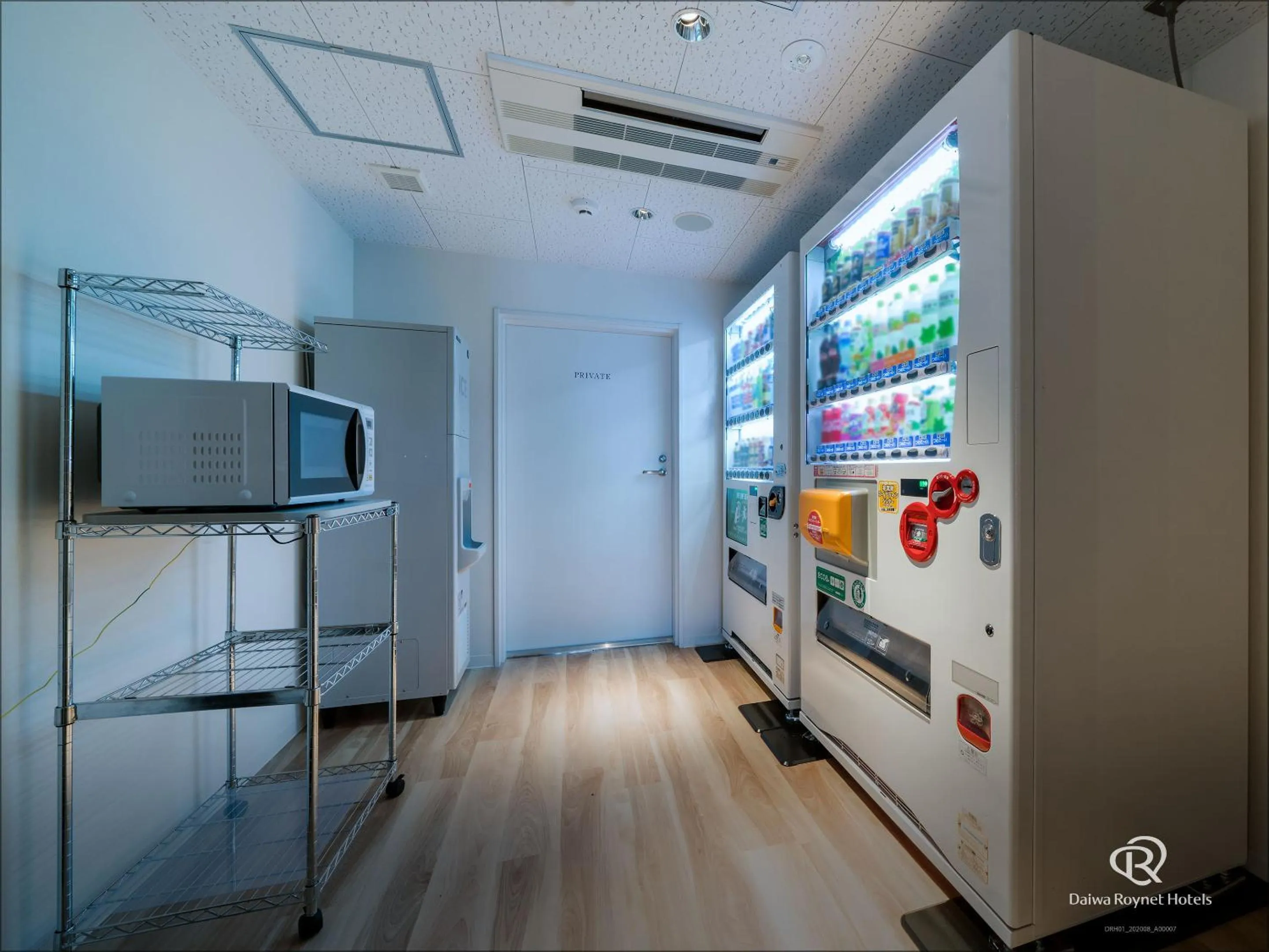 microwave in Daiwa Roynet Hotel Aomori