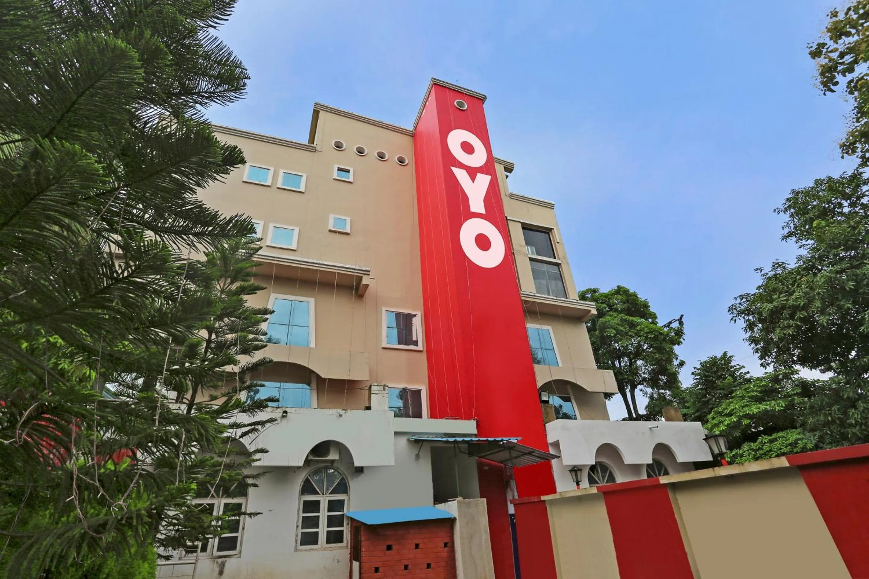 Facade/entrance in Hotel O Seven Inn